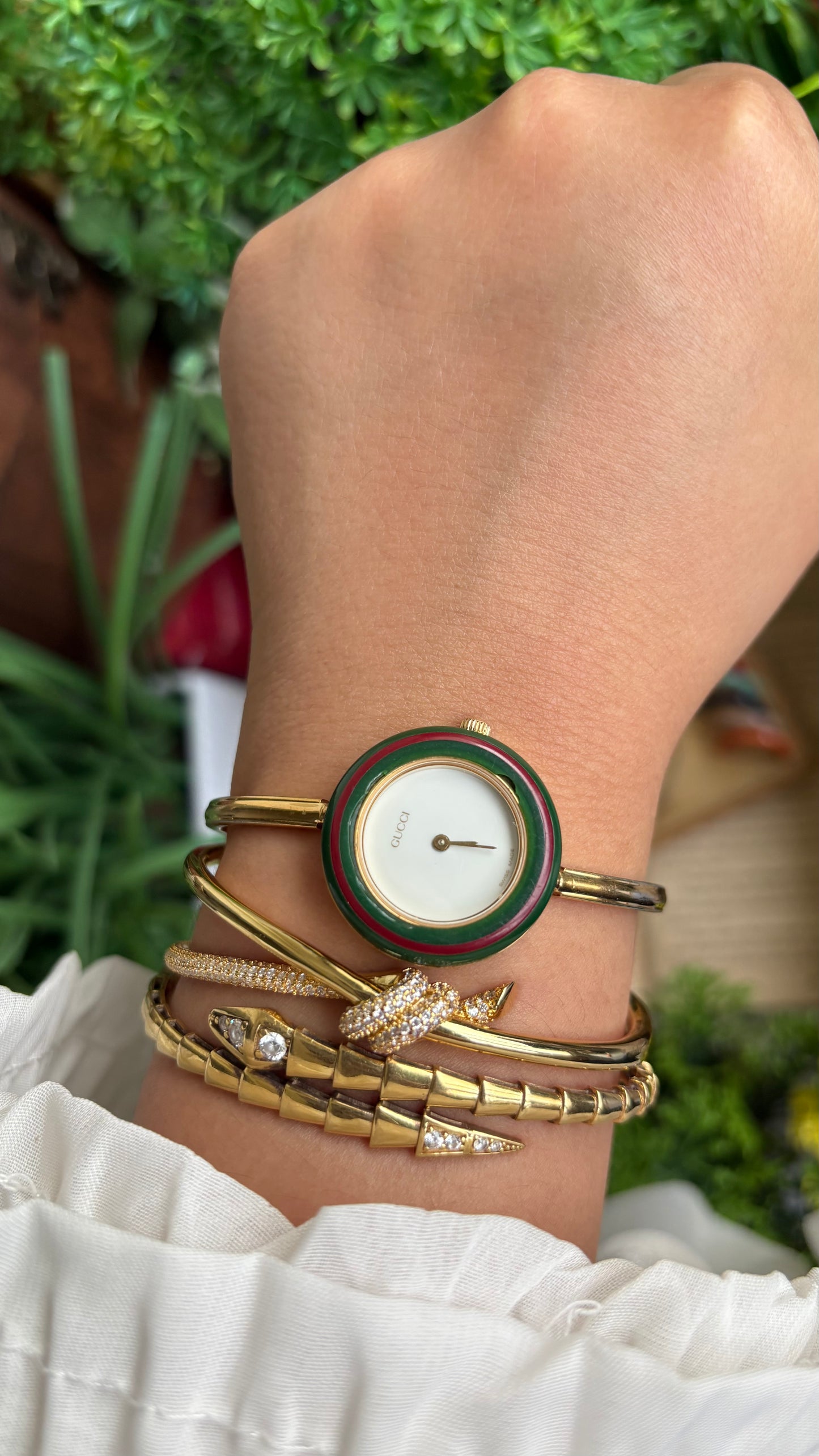 Vintage Gucci 1100L Interchangeable Bezel Set Bangle Watch in Gold Tone