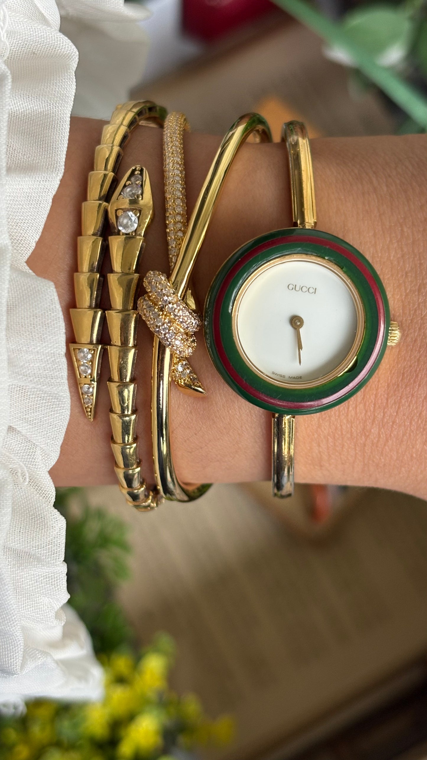 Vintage Gucci 1100L Interchangeable Bezel Set Bangle Watch in Gold Tone