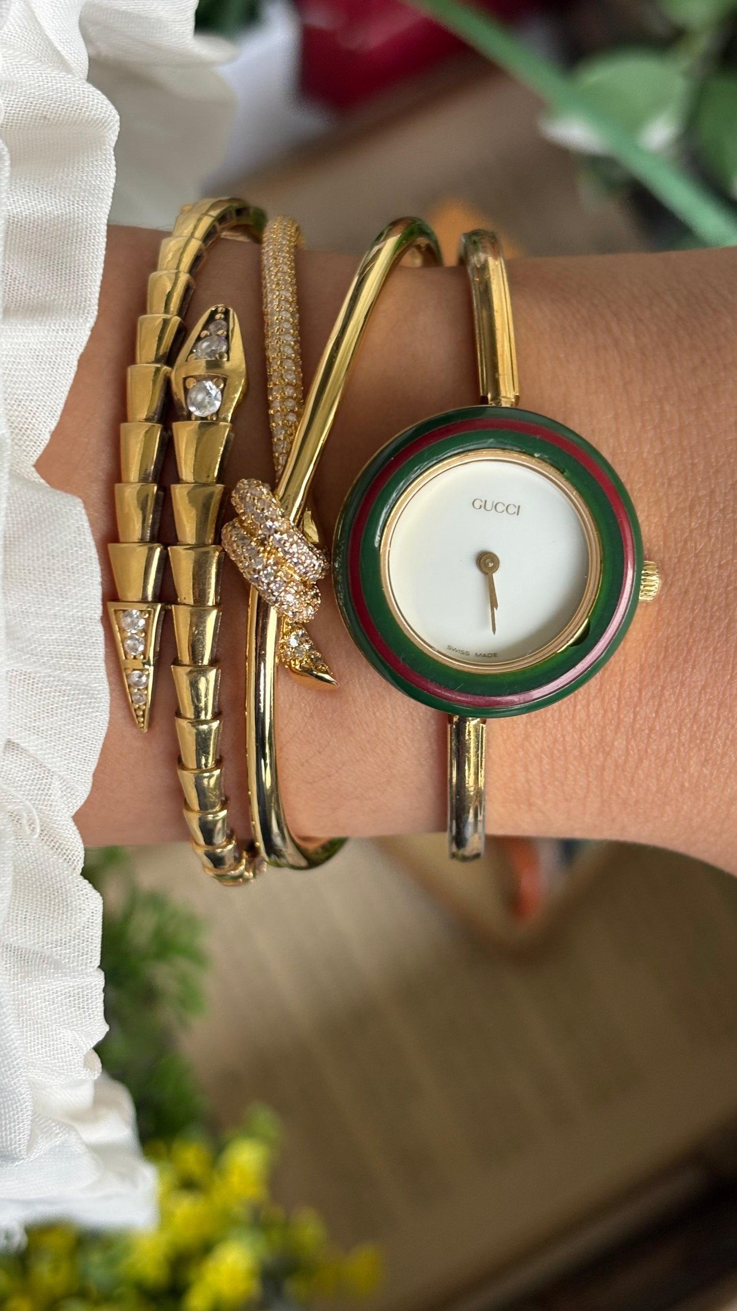 Vintage Gucci 1100L Interchangeable Bezel Set Bangle Watch in Gold Tone