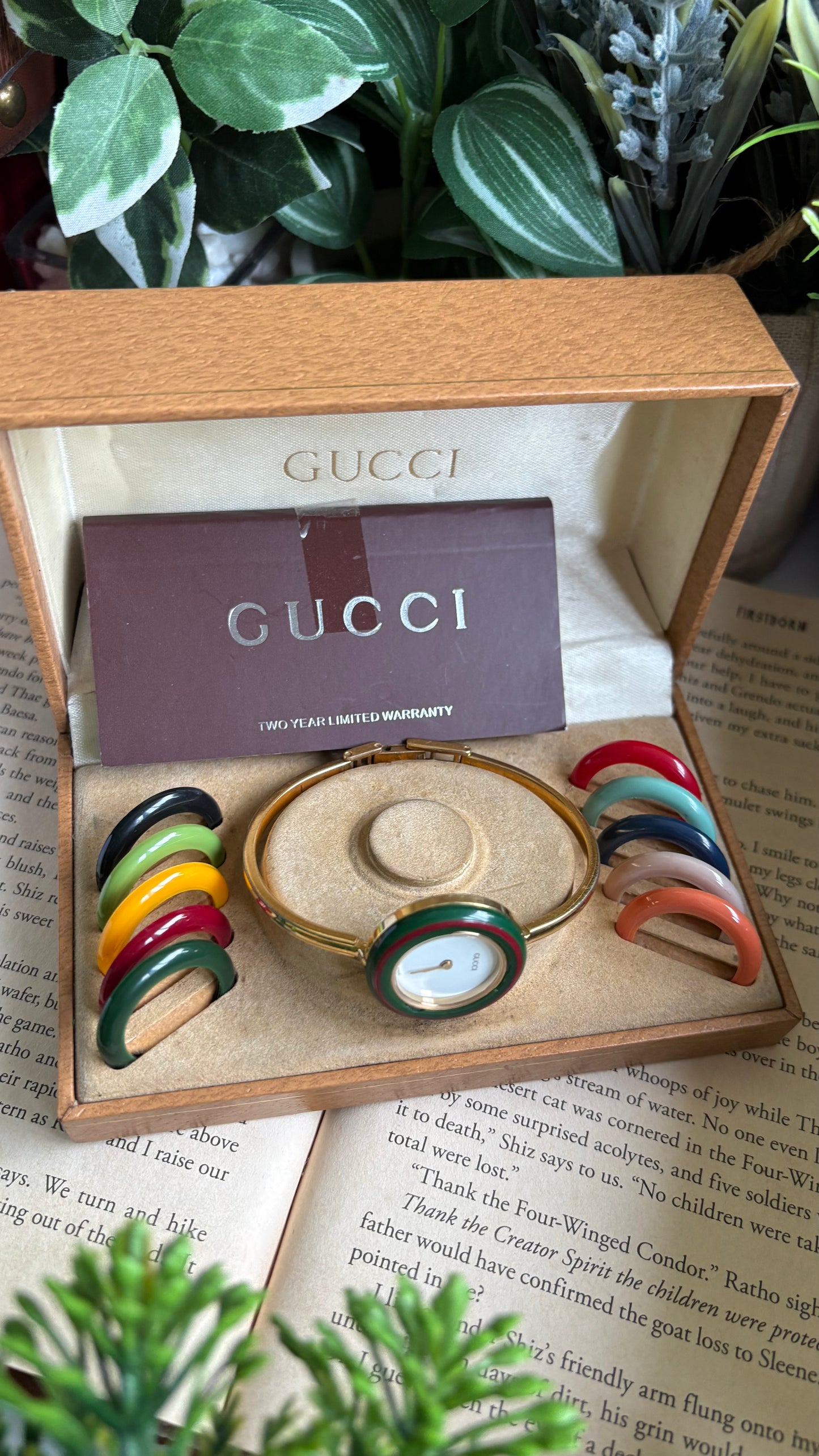 Vintage Gucci 1100L Interchangeable Bezel Set Bangle Watch in Gold Tone