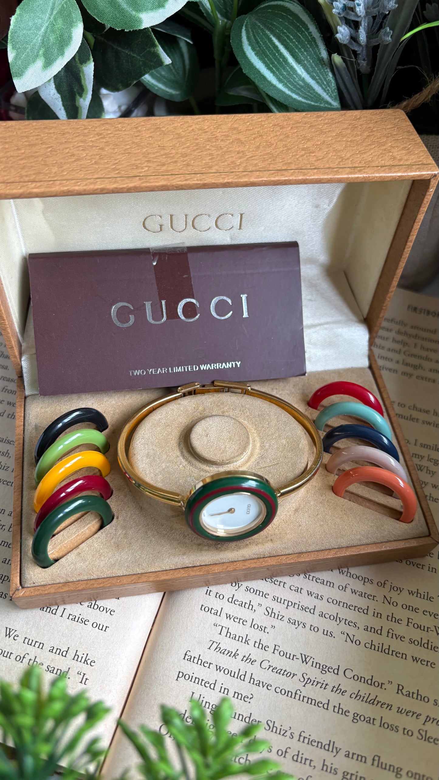 Vintage Gucci 1100L Interchangeable Bezel Set Bangle Watch in Gold Tone