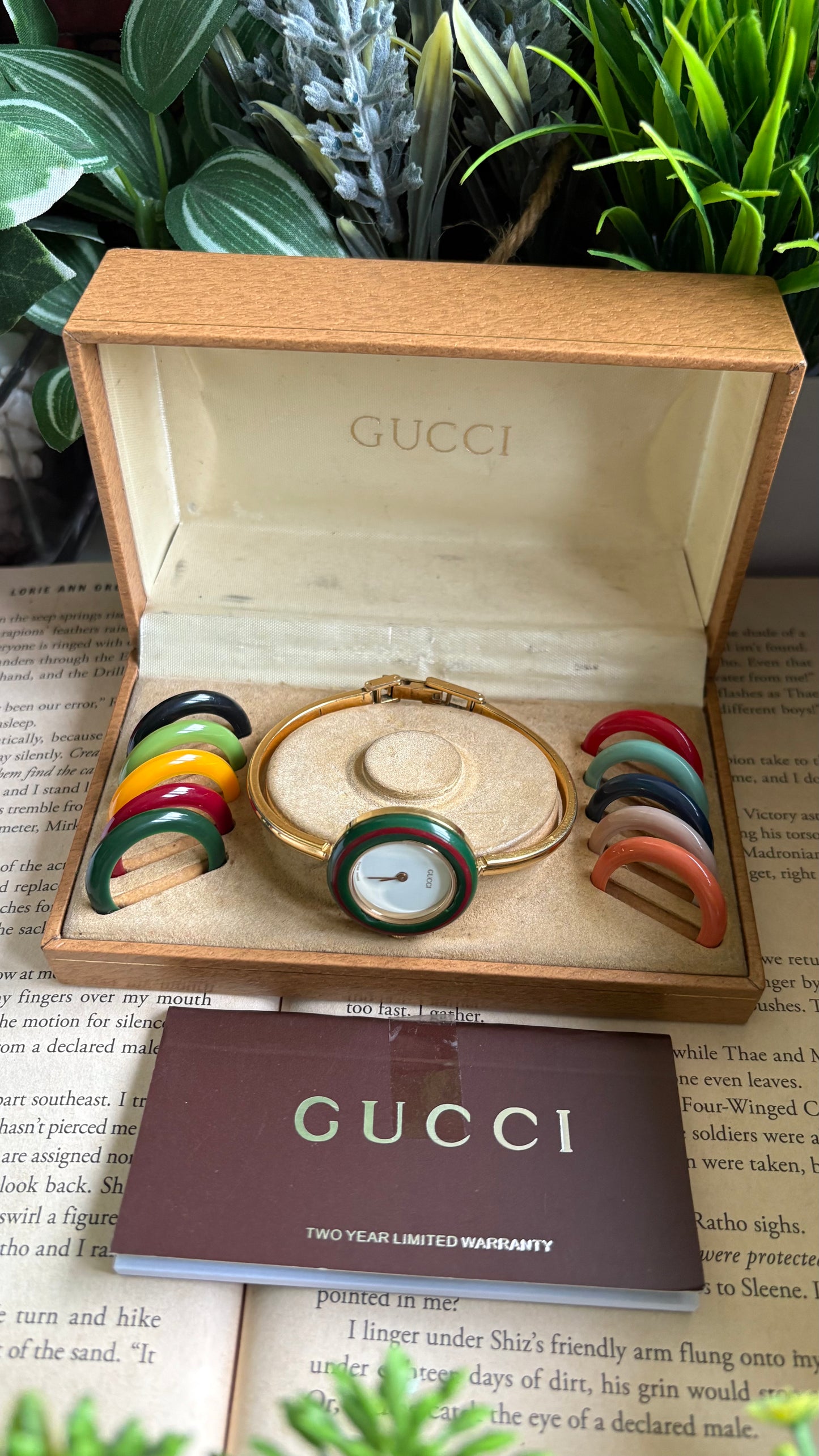 Vintage Gucci 1100L Interchangeable Bezel Set Bangle Watch in Gold Tone