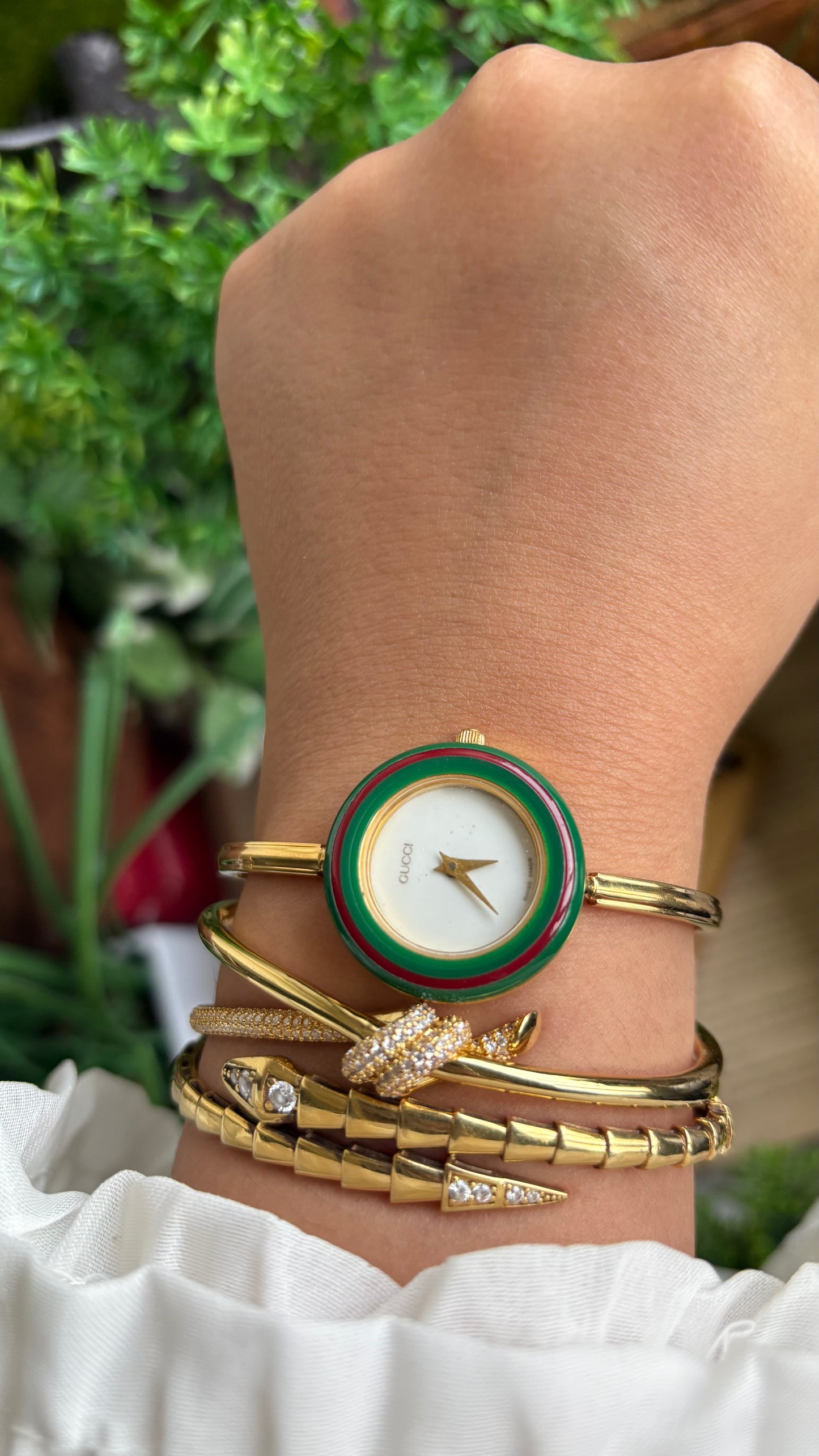 Vintage Gucci 1100L Interchangeable Bezel Set Bangle Watch in Gold Tone