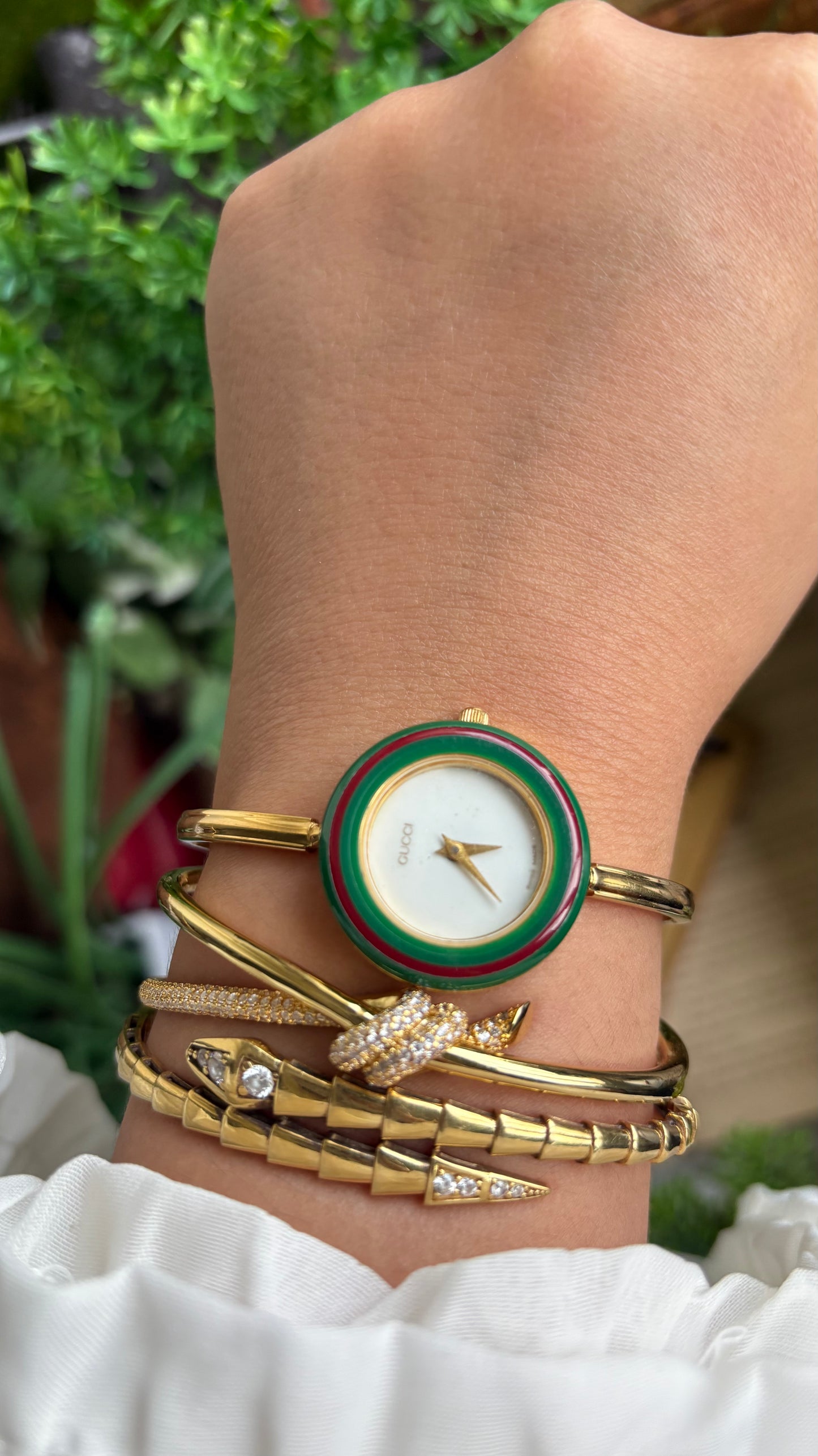 Vintage Gucci 1100L Interchangeable Bezel Set Bangle Watch in Gold Tone