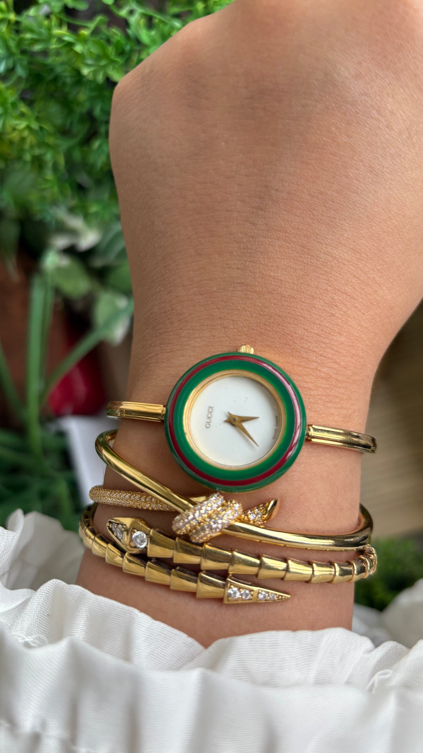 Vintage Gucci 1100L Interchangeable Bezel Set Bangle Watch in Gold Tone