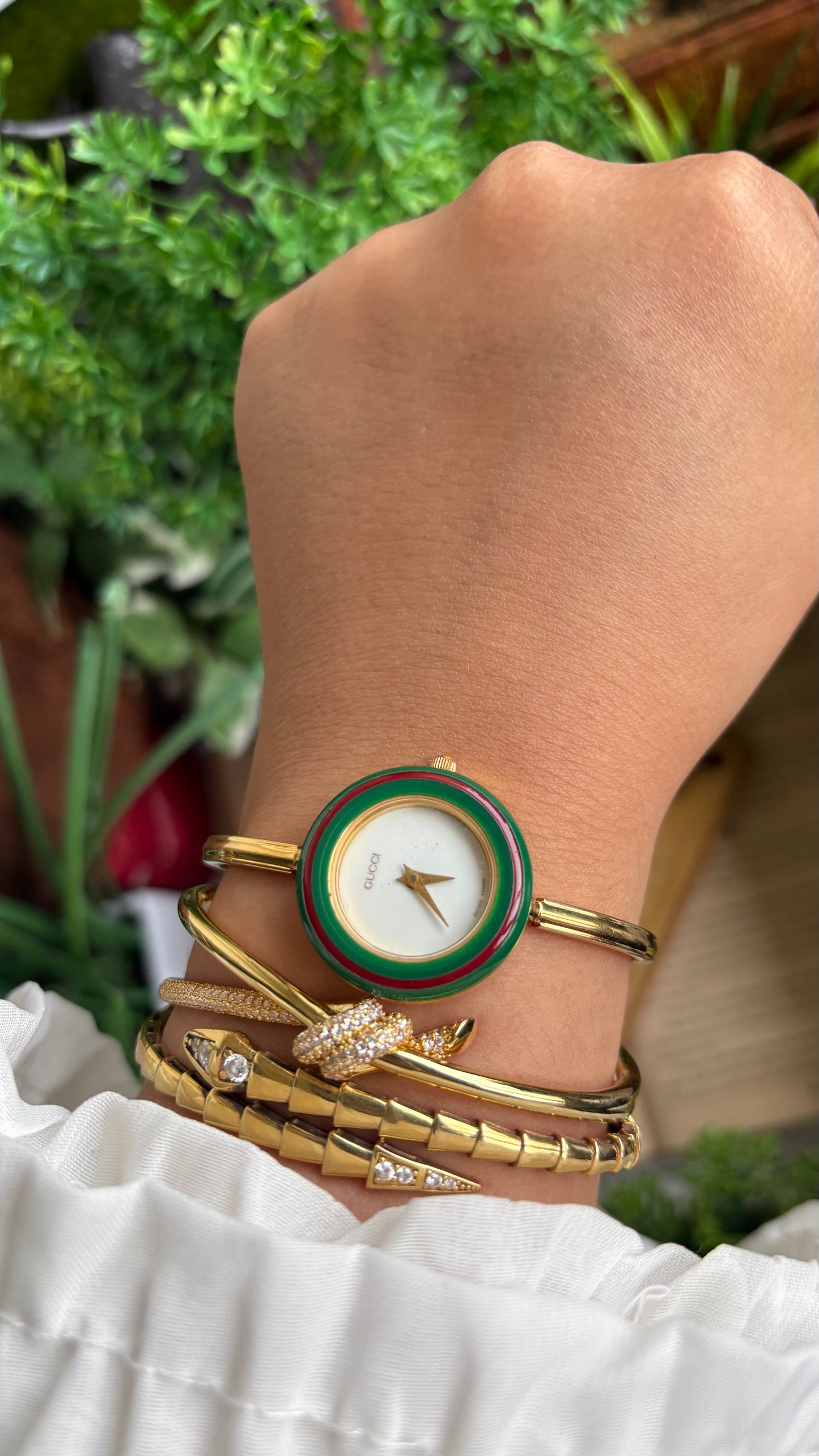 Vintage Gucci 1100L Interchangeable Bezel Set Bangle Watch in Gold Tone