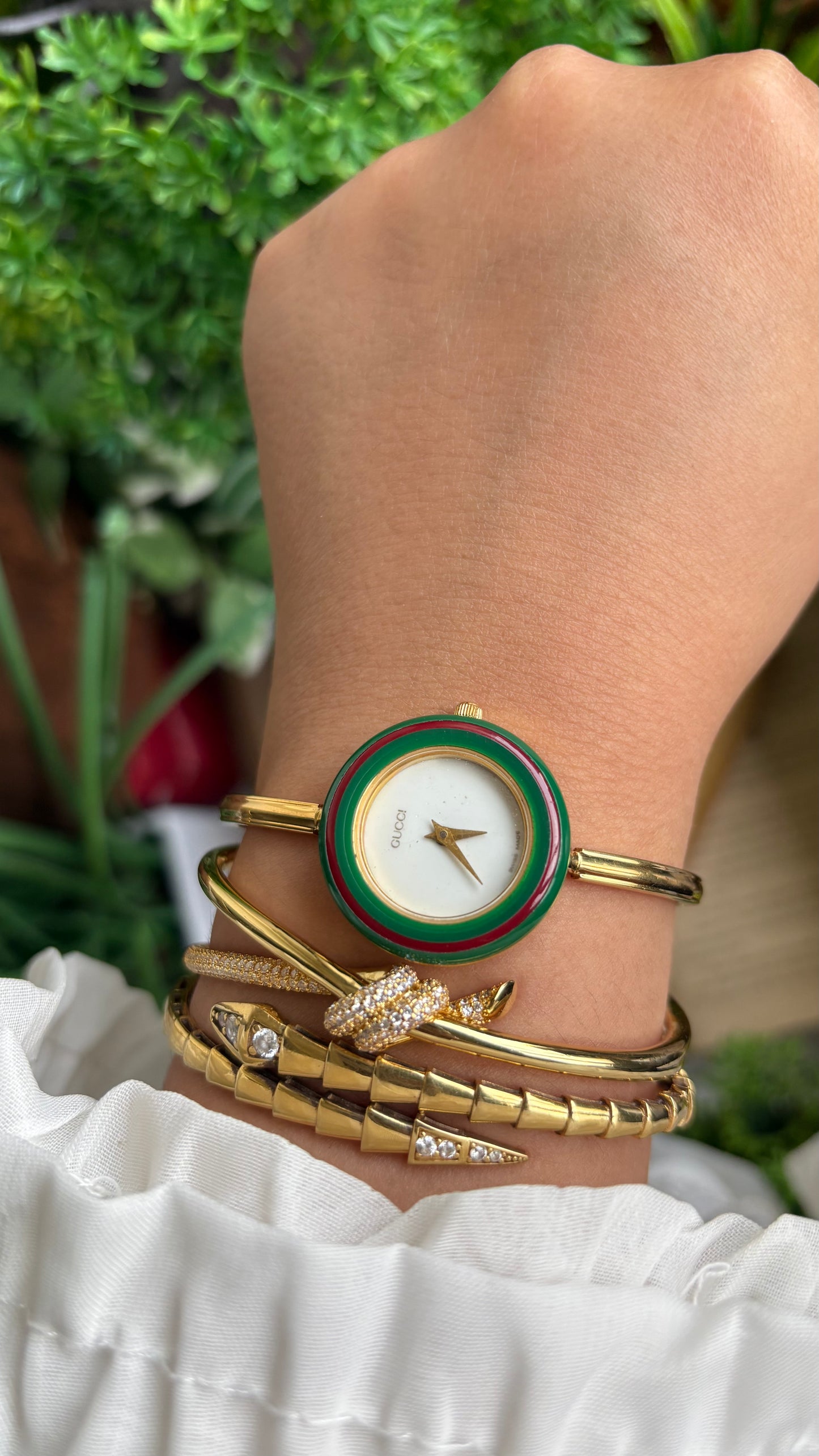 Vintage Gucci 1100L Interchangeable Bezel Set Bangle Watch in Gold Tone