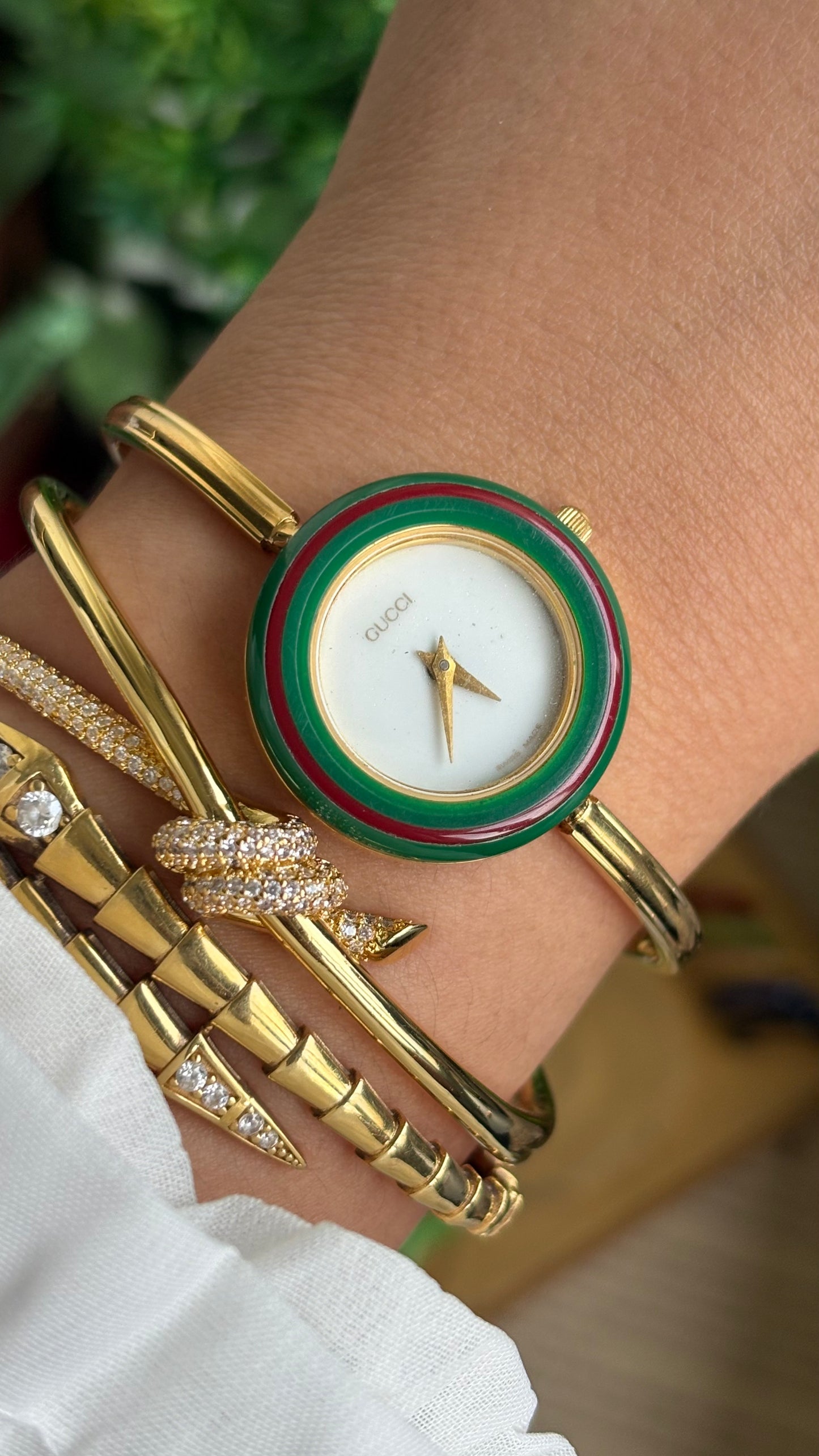 Vintage Gucci 1100L Interchangeable Bezel Set Bangle Watch in Gold Tone