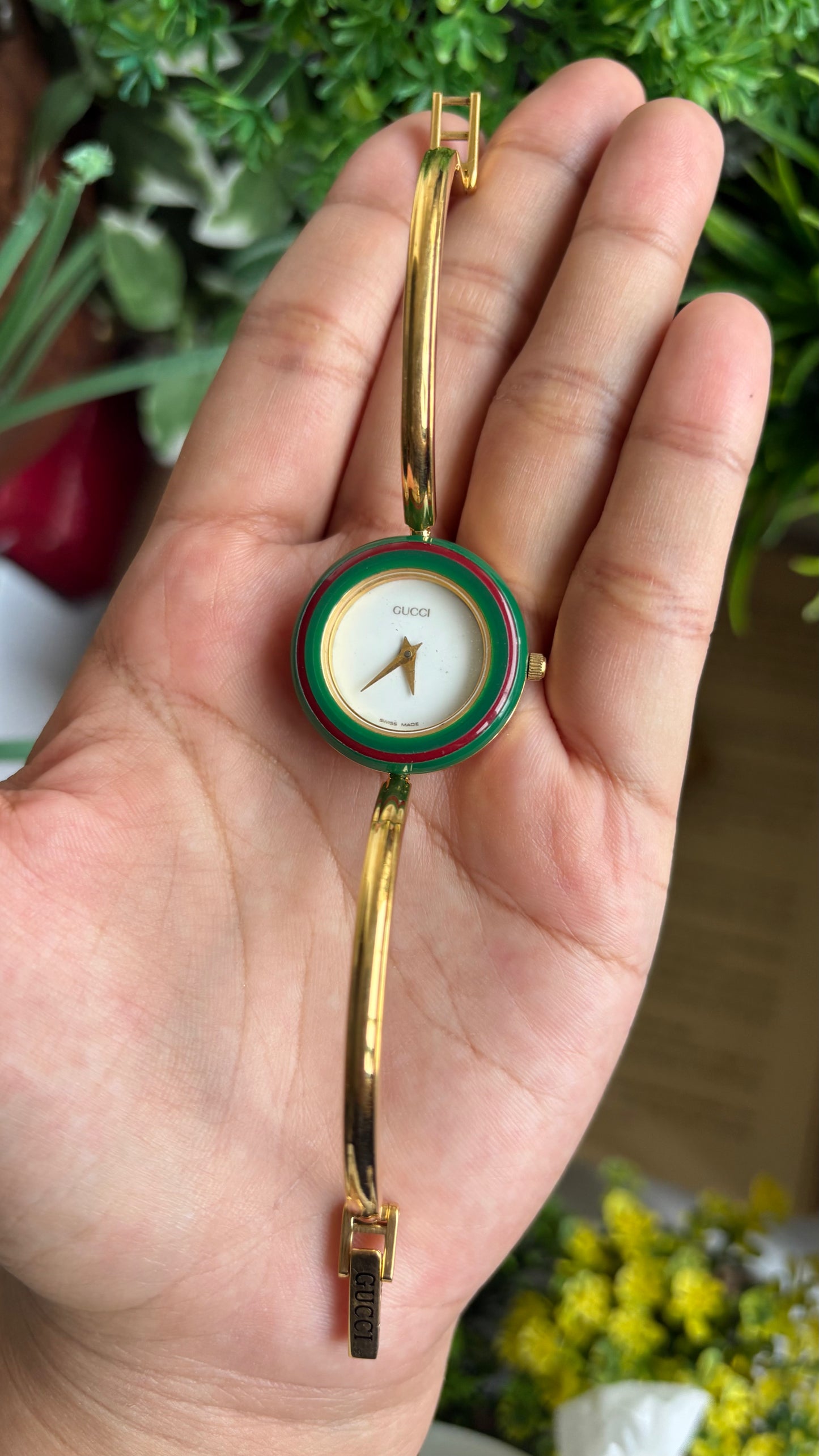 Vintage Gucci 1100L Interchangeable Bezel Set Bangle Watch in Gold Tone