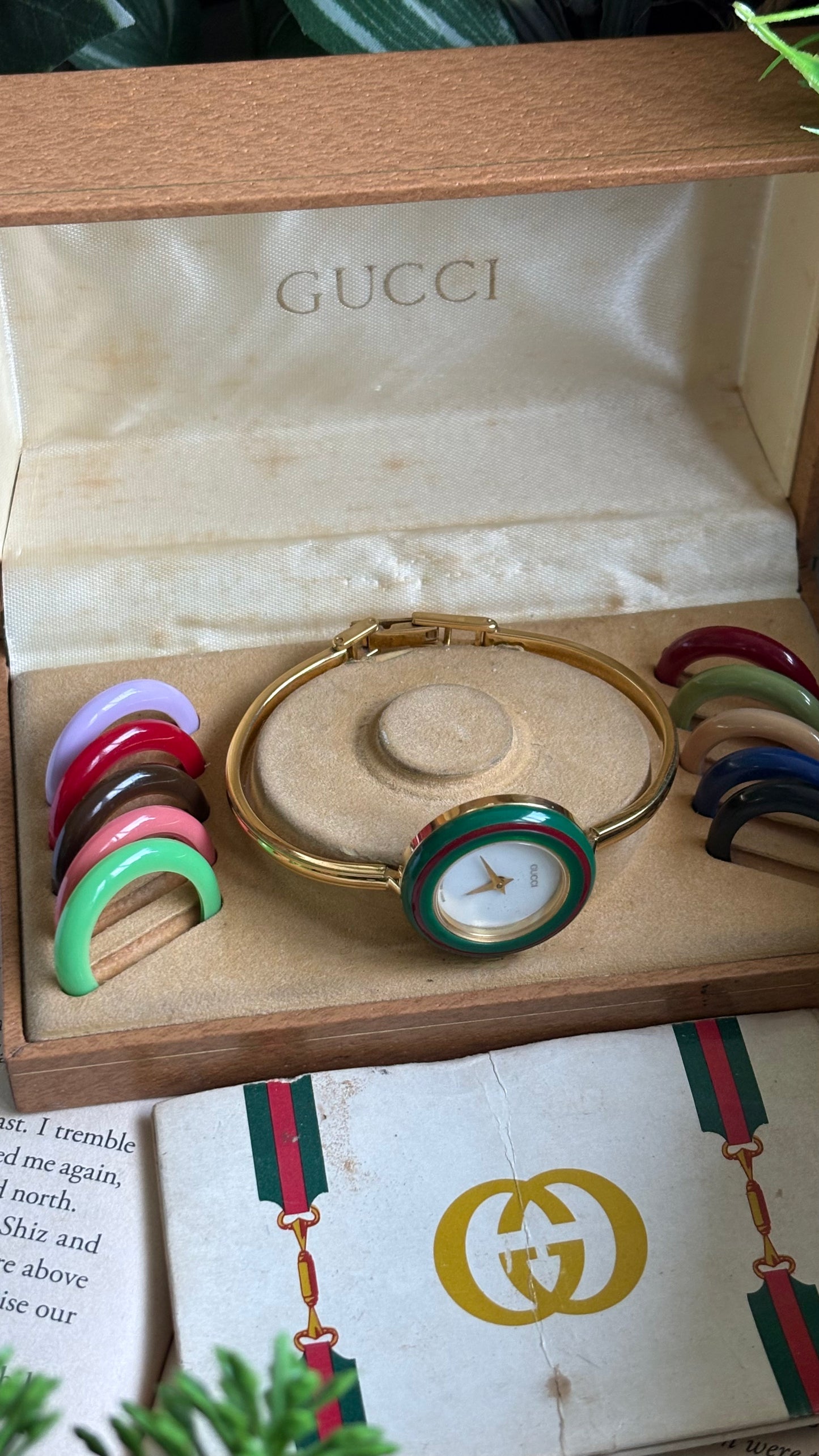 Vintage Gucci 1100L Interchangeable Bezel Set Bangle Watch in Gold Tone