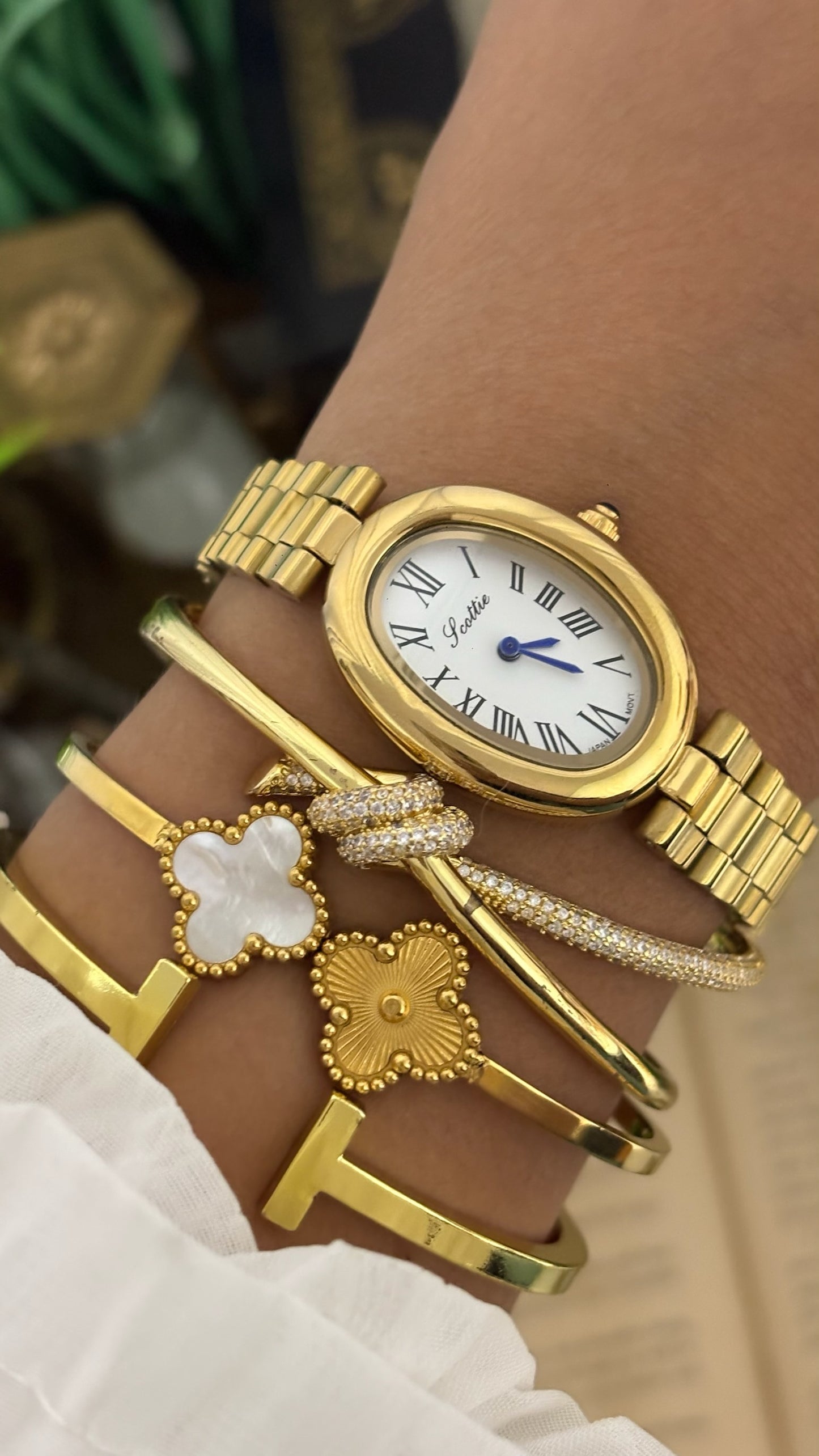 Vintage Scottie Bagnoire Watch in Gold Tone Quartz