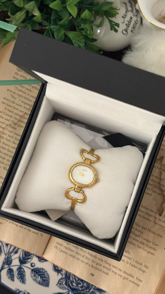 Rare Vintage Gucci Swiss 1600L Bangle Watch in Gold Tone Quartz