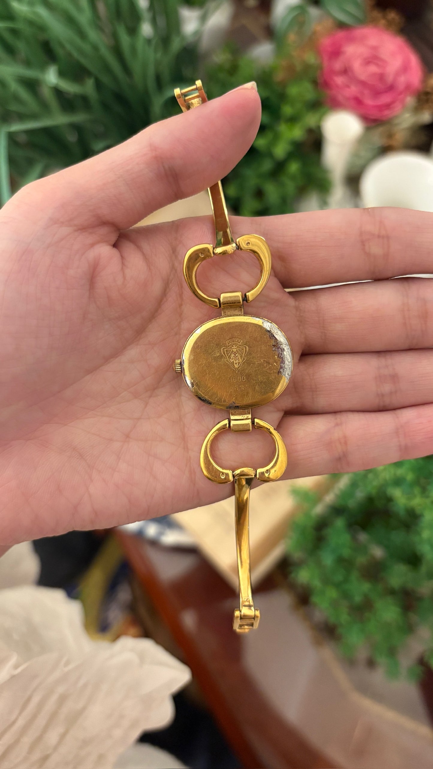 Rare Vintage Gucci Swiss 1600L Bangle Watch in Gold Tone Quartz