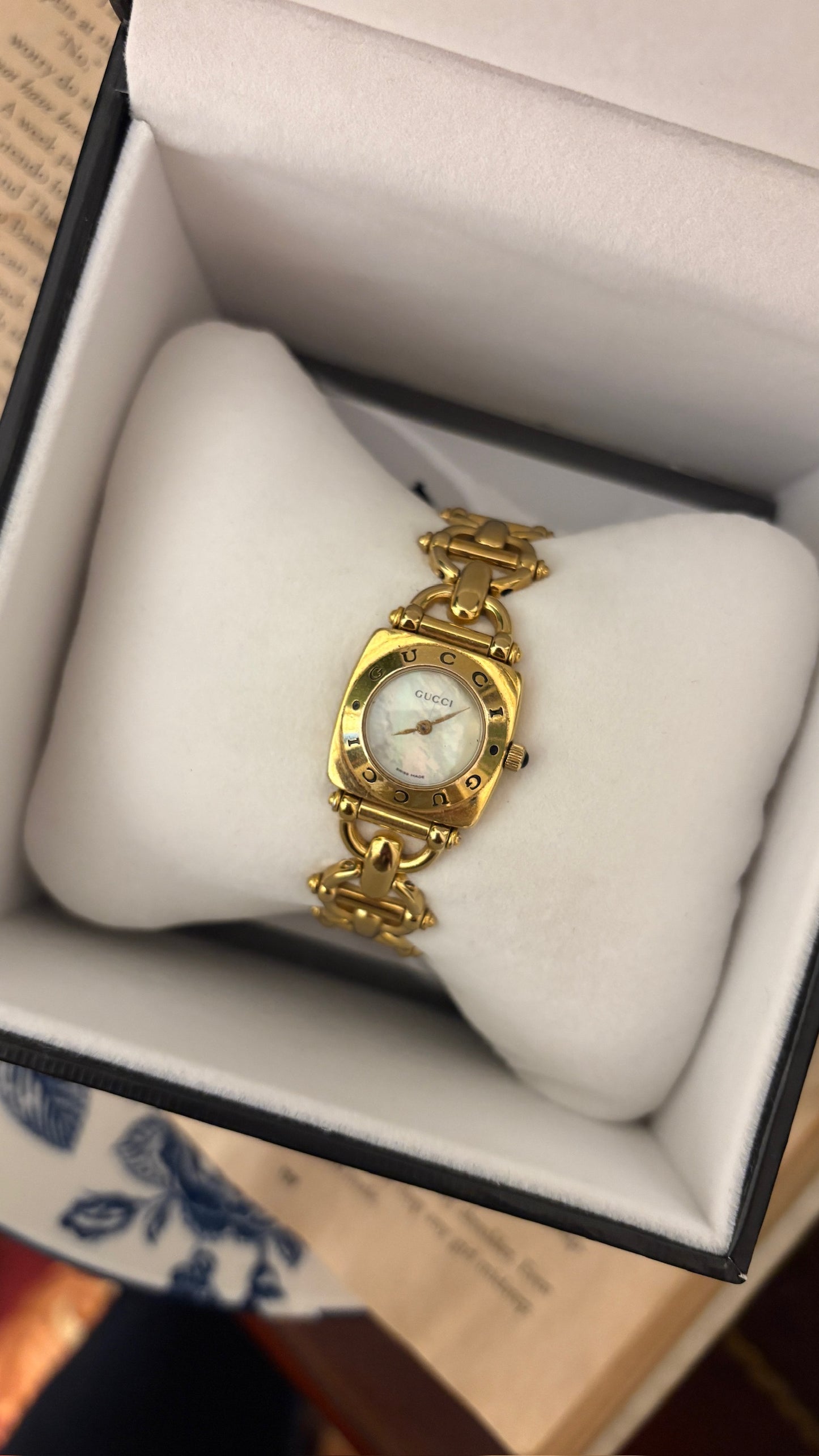 Rare Vintage Gucci Swiss 6400L Bracelet Watch in Gold Tone Quartz