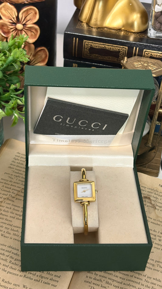 Rare Dainty Vintage Gucci Swiss 1900L Bangle Watch in Gold Tone Quartz