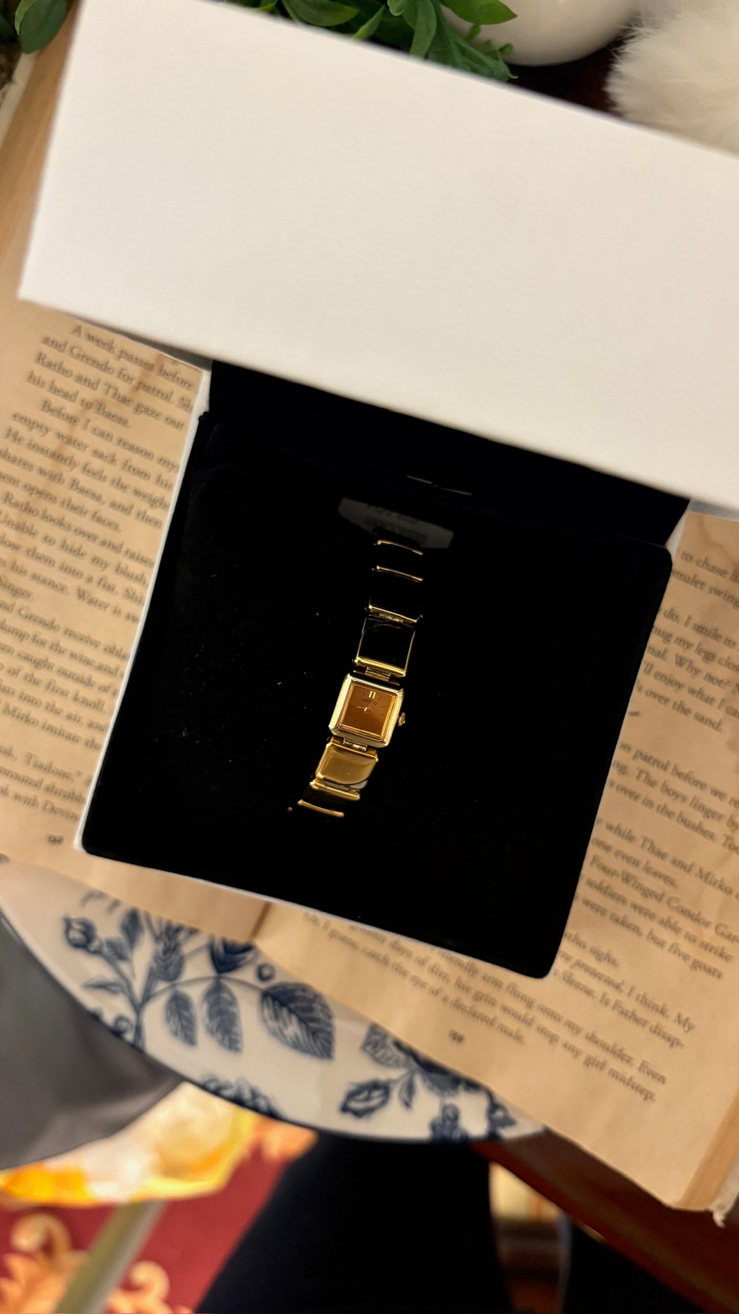 Extremely Rare Boxed Dainty Vintage Seiko Pendant Face Bracelet Watch in Gold Tone Quartz