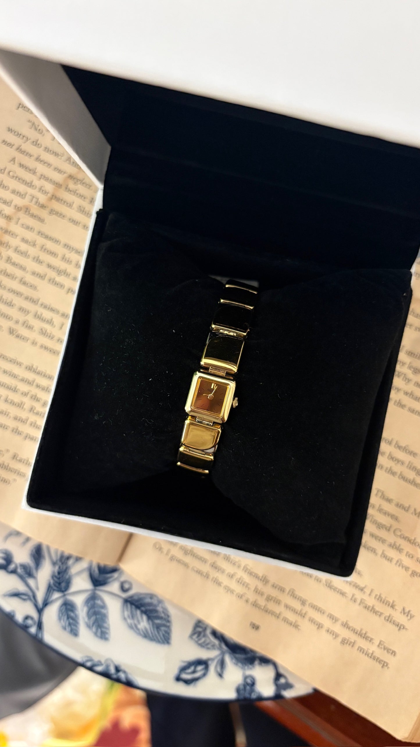 Extremely Rare Boxed Dainty Vintage Seiko Pendant Face Bracelet Watch in Gold Tone Quartz