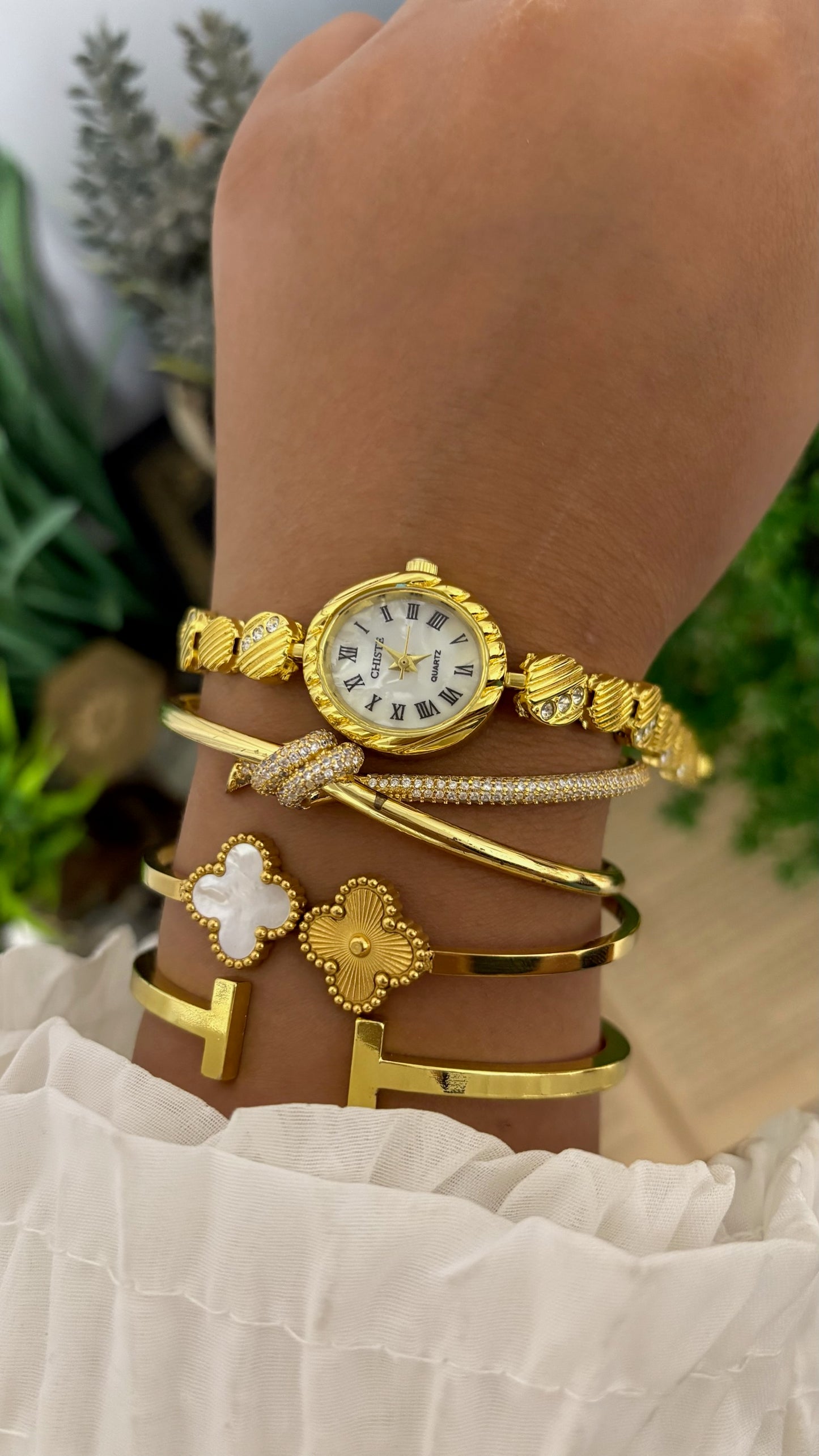 Vintage Chiste Mother of Pearl Dial Bracelet Watch in Gold Tone Quartz