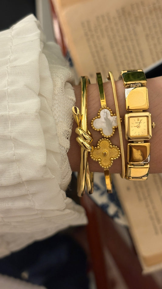 Extremely Rare Boxed Dainty Vintage Seiko Pendant Face Bracelet Watch in Gold Tone Quartz