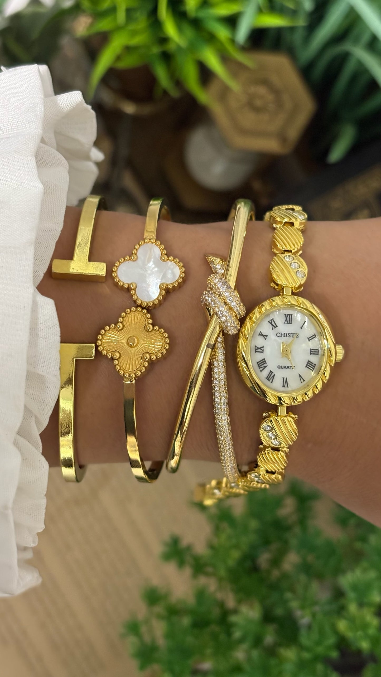 Vintage Chiste Mother of Pearl Dial Bracelet Watch in Gold Tone Quartz