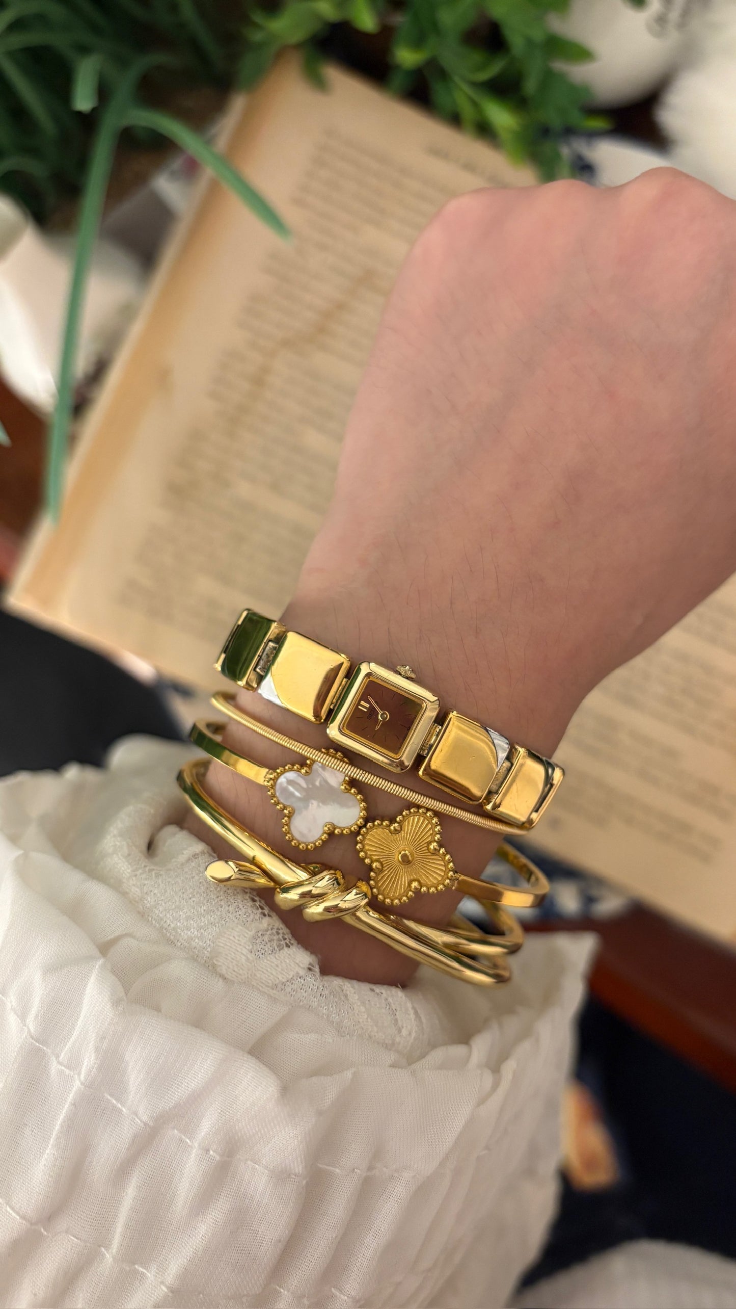 Extremely Rare Boxed Dainty Vintage Seiko Pendant Face Bracelet Watch in Gold Tone Quartz