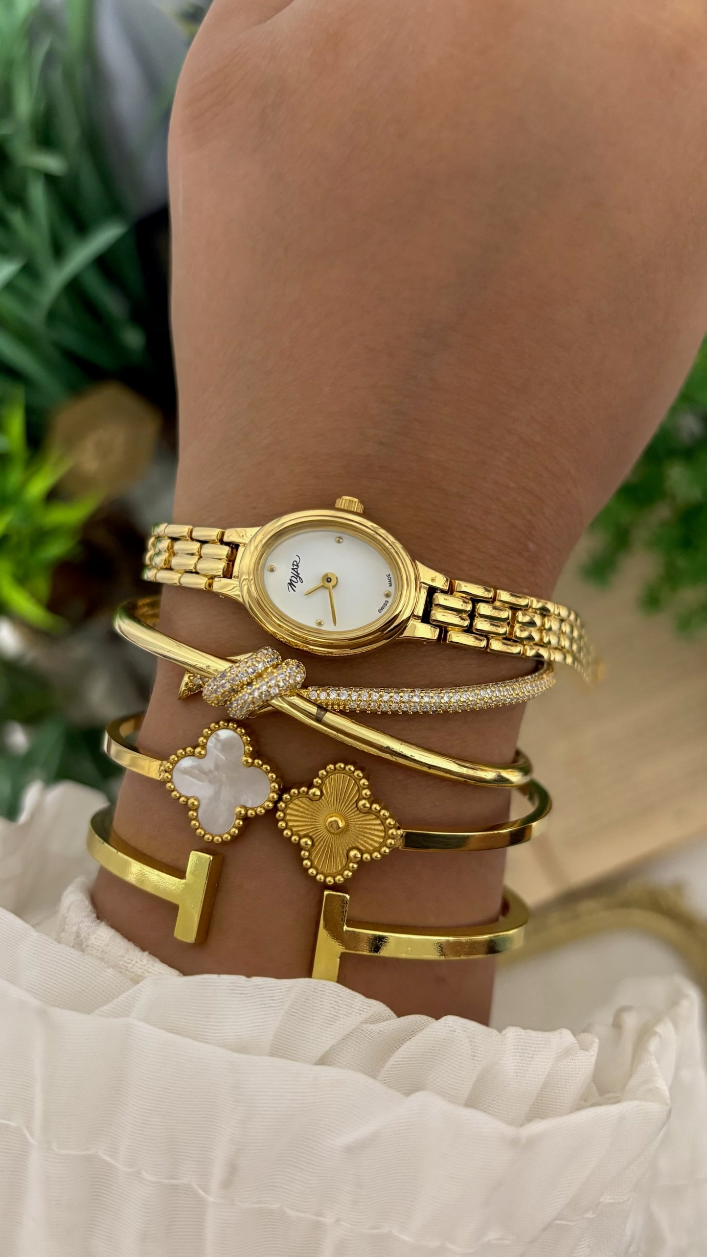 Dainty Vintage Myar Minimalist Watch in Gold Tone Quartz