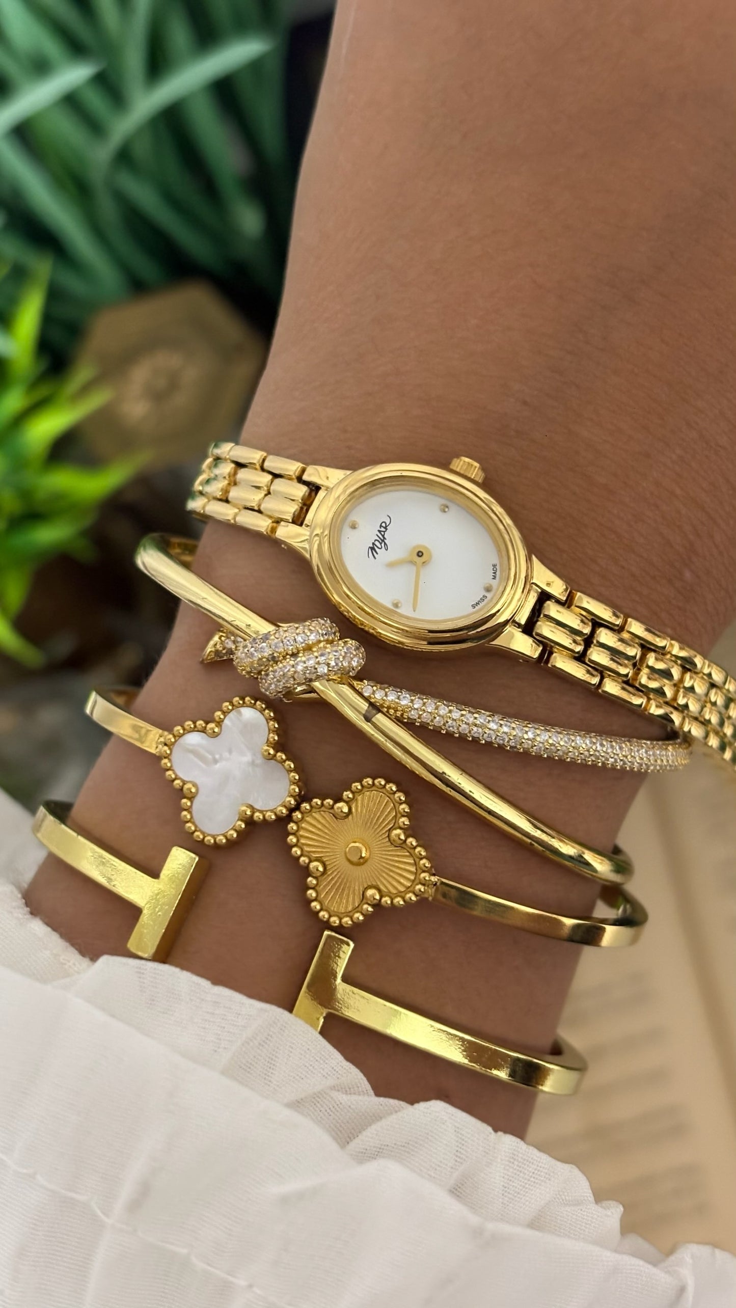 Dainty Vintage Myar Minimalist Watch in Gold Tone Quartz