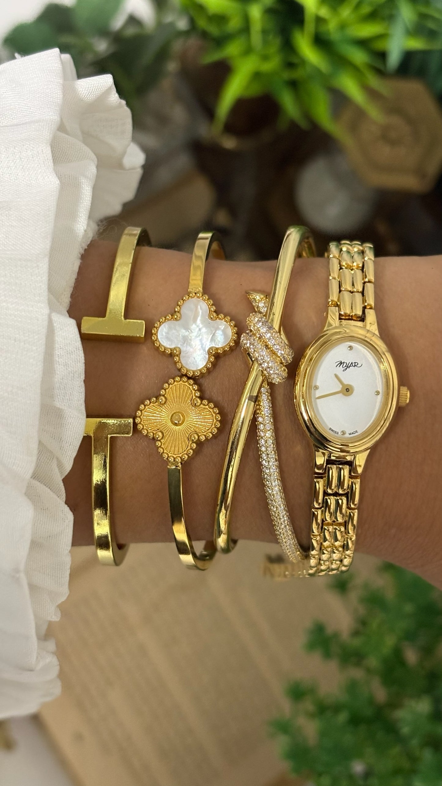 Dainty Vintage Myar Minimalist Watch in Gold Tone Quartz