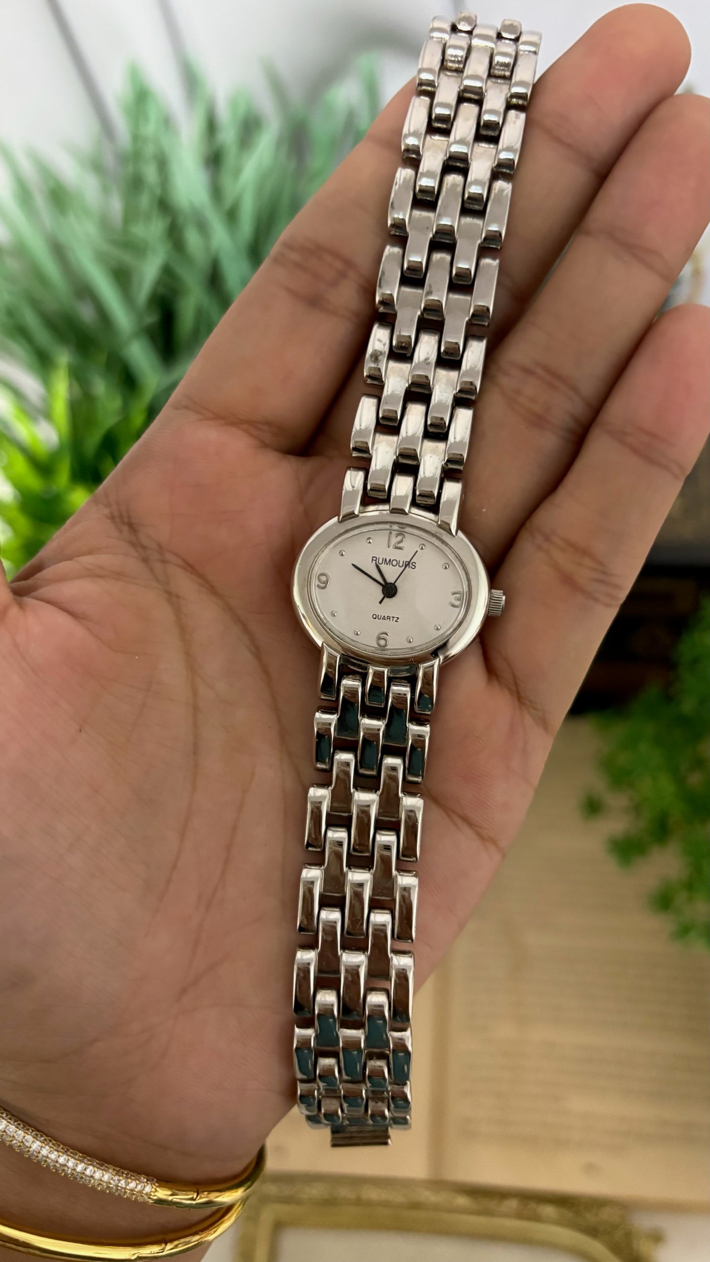 Vintage Rumours Ellipsis Watch in Silver Tone Quartz