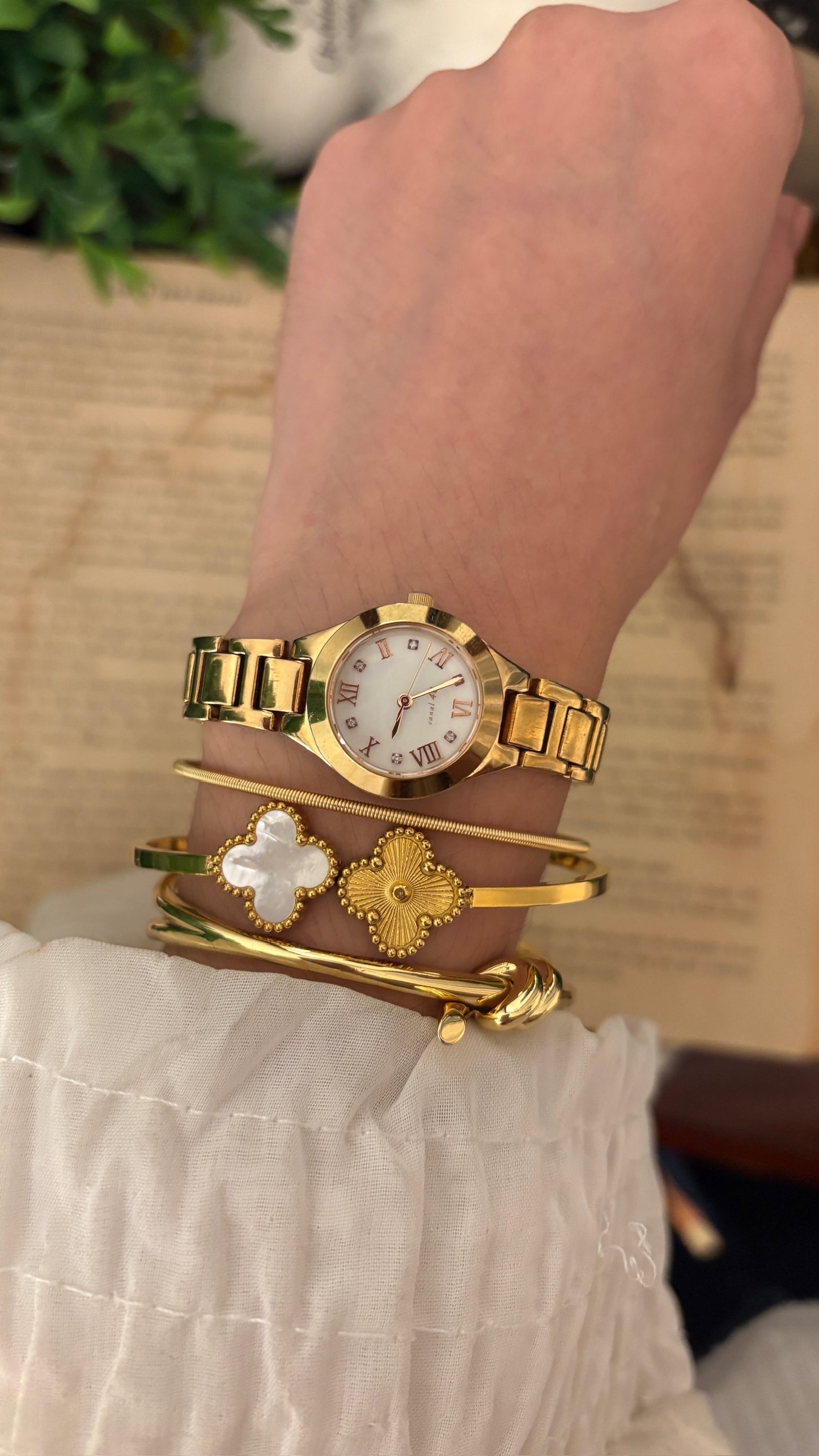 Boxed Dainty Vintage Canal 4C Classic Watch in Gold Tone Quartz