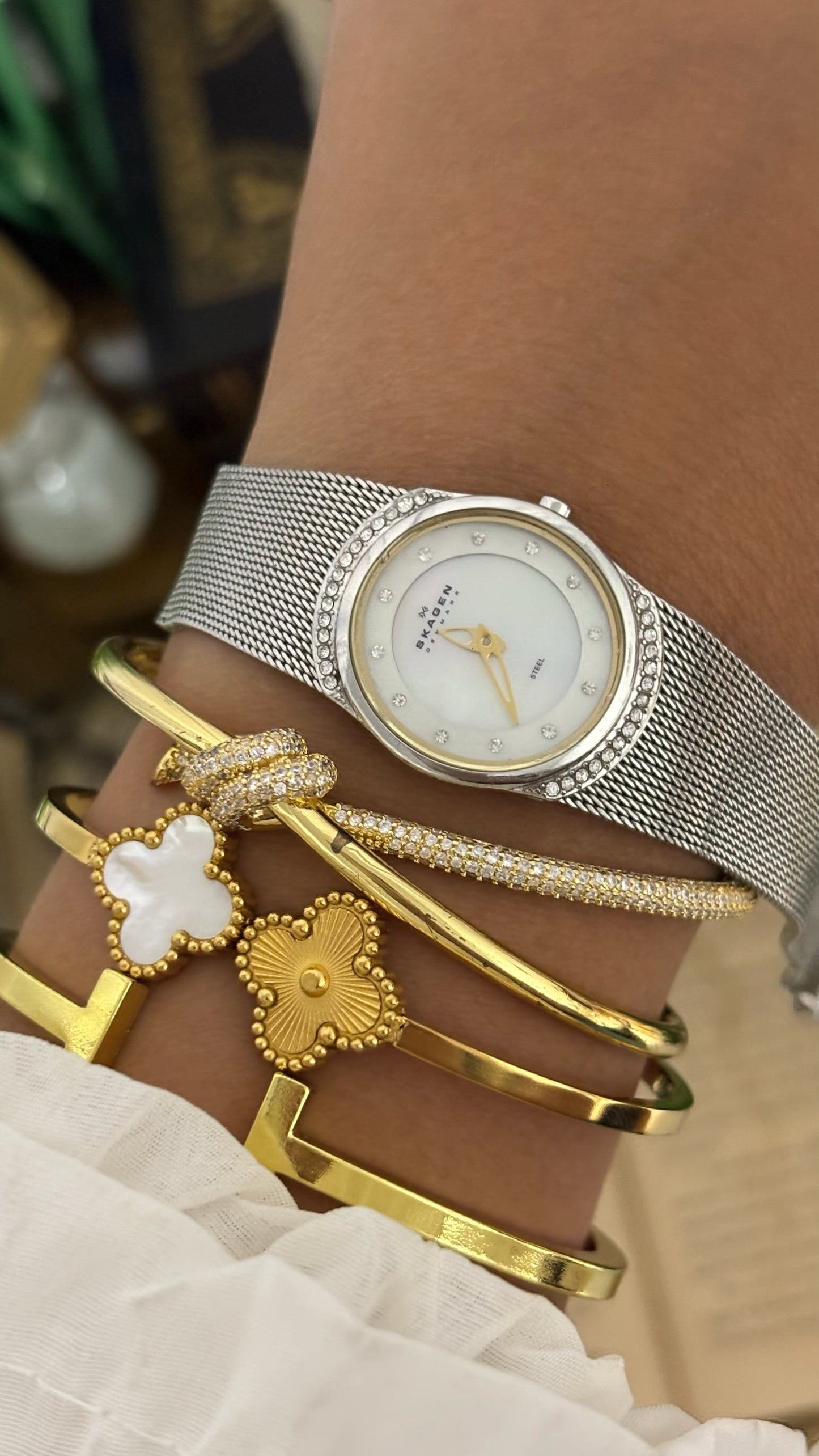 Vintage Skagen Denmark Crystal Accent Watch in Silver Tone Mesh Strap Mother of Pearl Dial Quartz