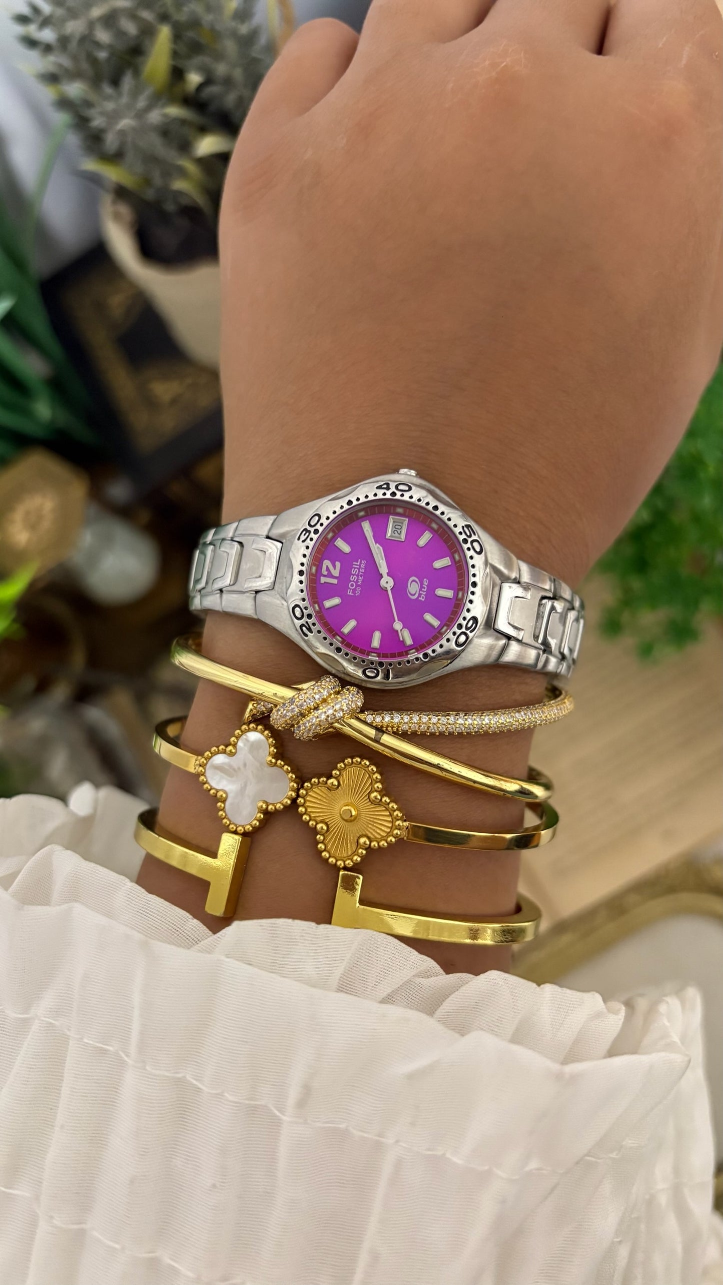 Vintage Fossil Blue Collection 100 Meters Watch with Date Window in Silver Tone Magenta Purple Dial Quartz