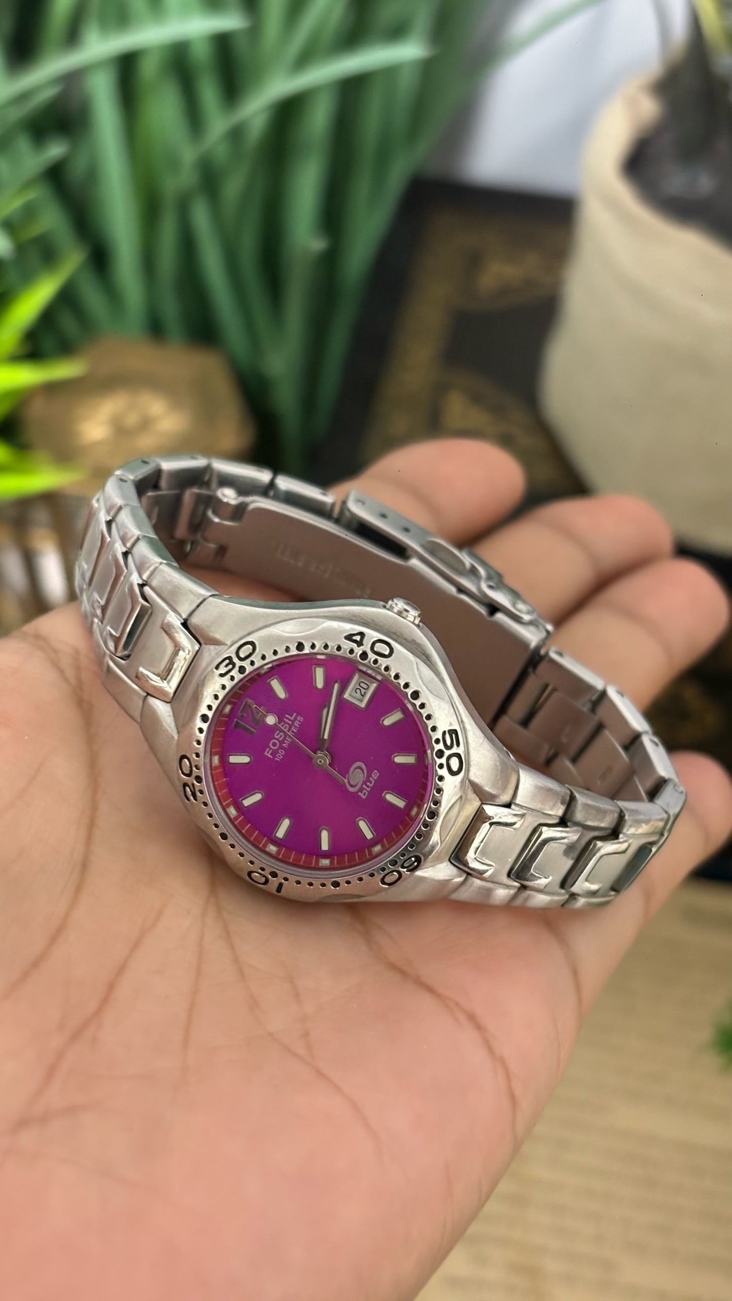 Vintage Fossil Blue Collection 100 Meters Watch with Date Window in Silver Tone Magenta Purple Dial Quartz