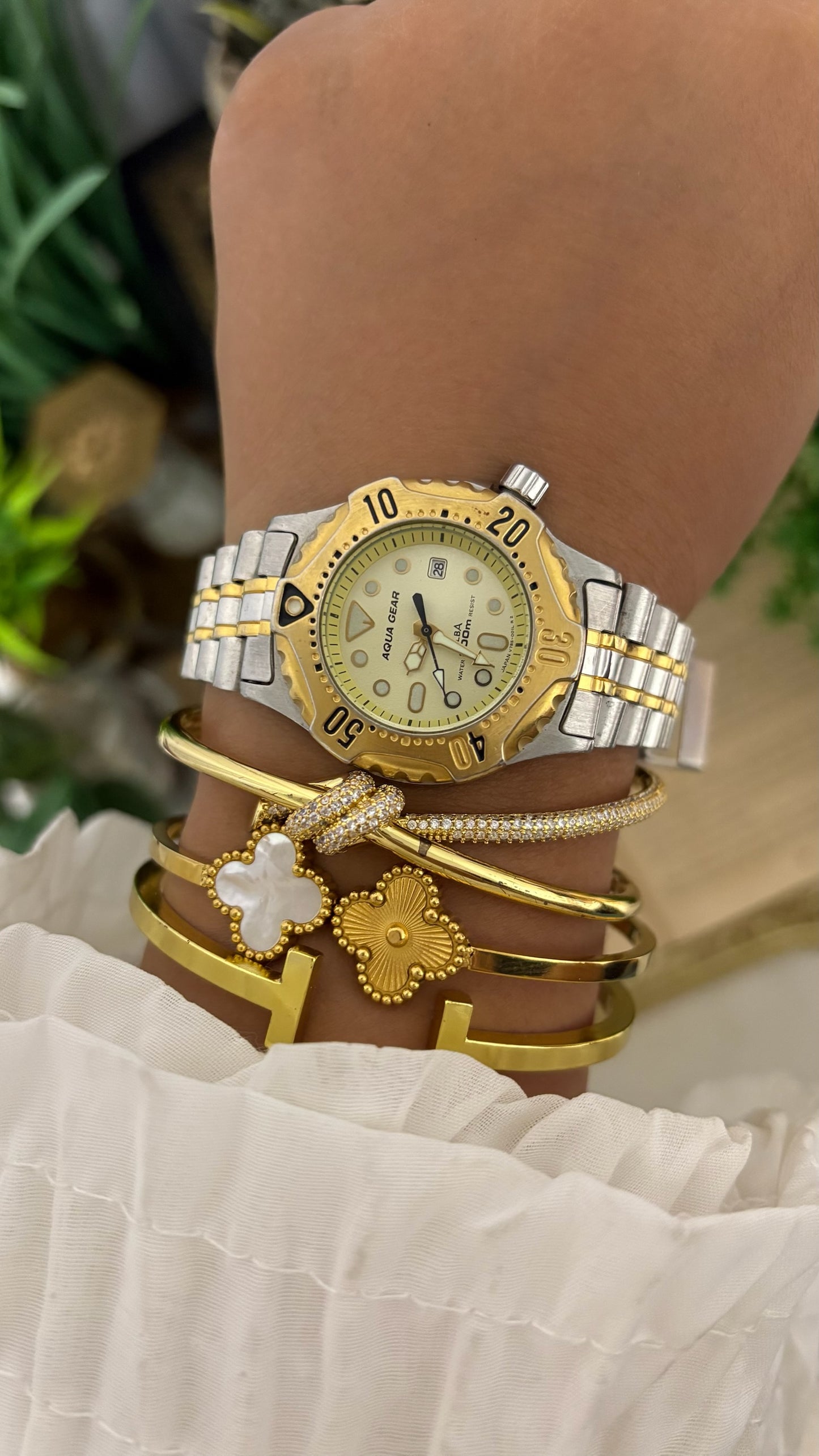 Vintage Aqua Gear by Alba 200 Meters Diver Watch with Date Window in Two-Tone Champagne Dial Quartz