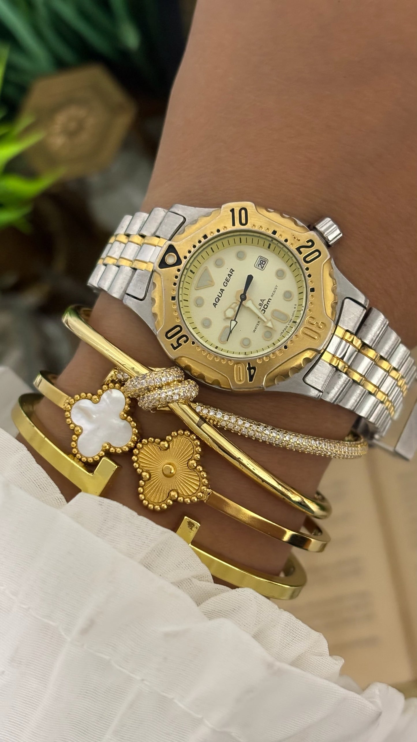 Vintage Aqua Gear by Alba 200 Meters Diver Watch with Date Window in Two-Tone Champagne Dial Quartz