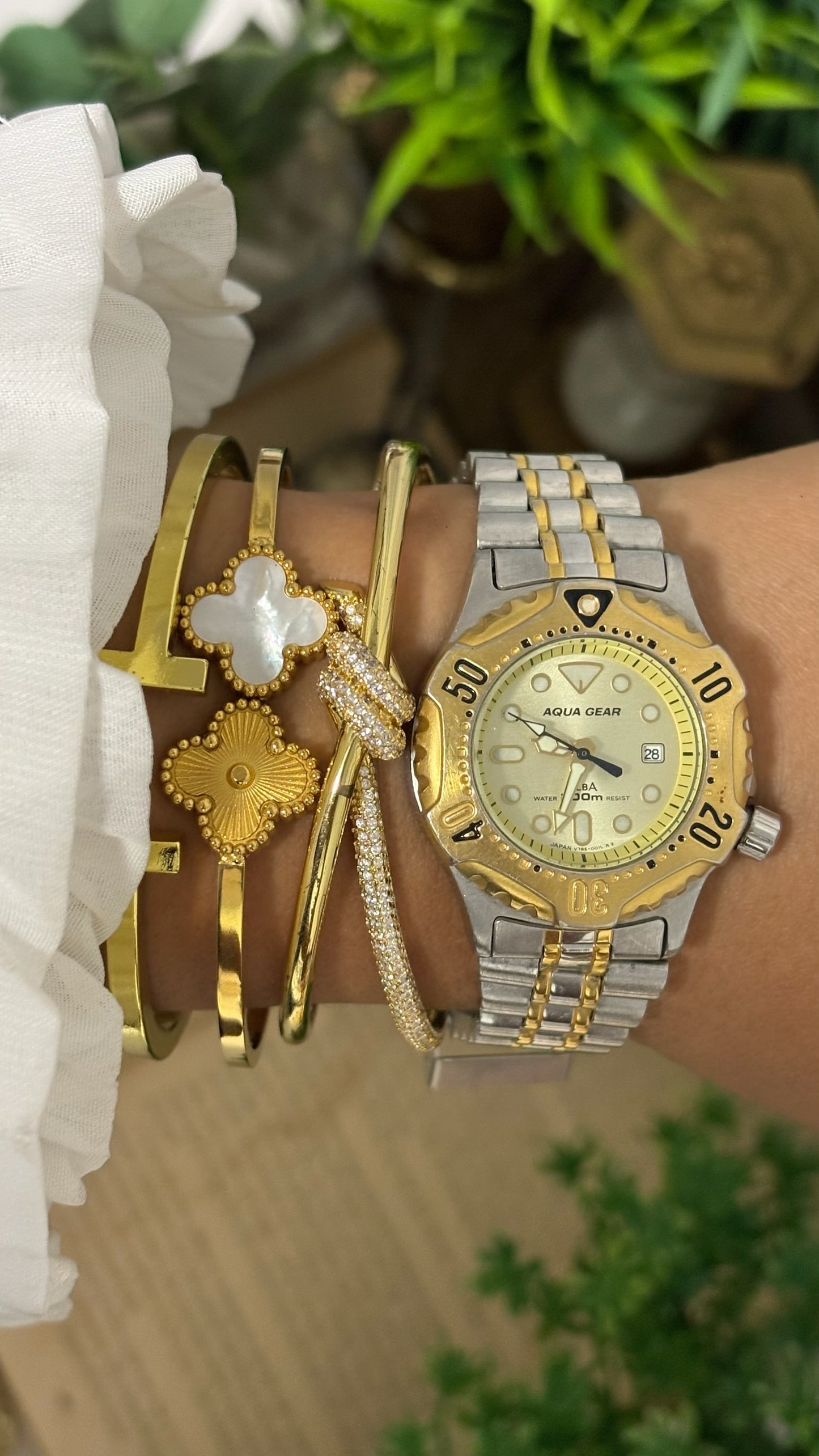 Vintage Aqua Gear by Alba 200 Meters Diver Watch with Date Window in Two-Tone Champagne Dial Quartz