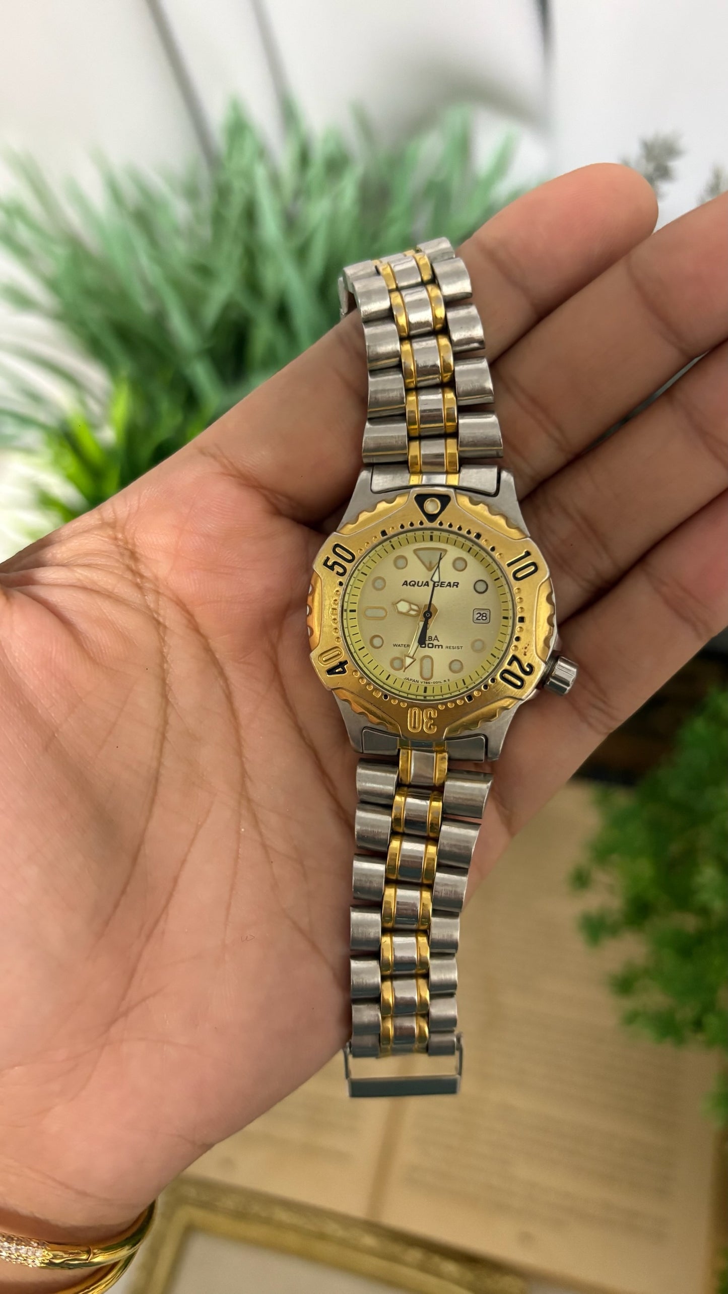 Vintage Aqua Gear by Alba 200 Meters Diver Watch with Date Window in Two-Tone Champagne Dial Quartz
