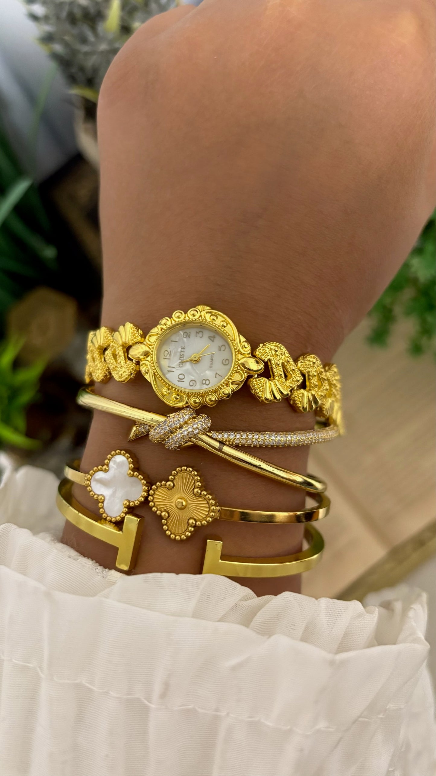 Vintage Chiste Fan Motif Bracelet Watch in Gold Tone Mother of Pearl Dial Quartz