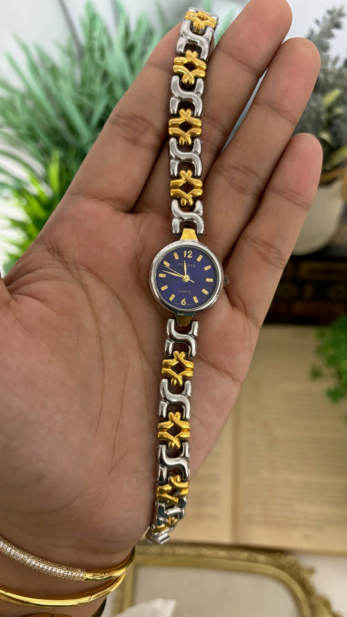 Vintage Geneva Round Face Link Watch in Two-Tone Deep Blue Dial Quartz
