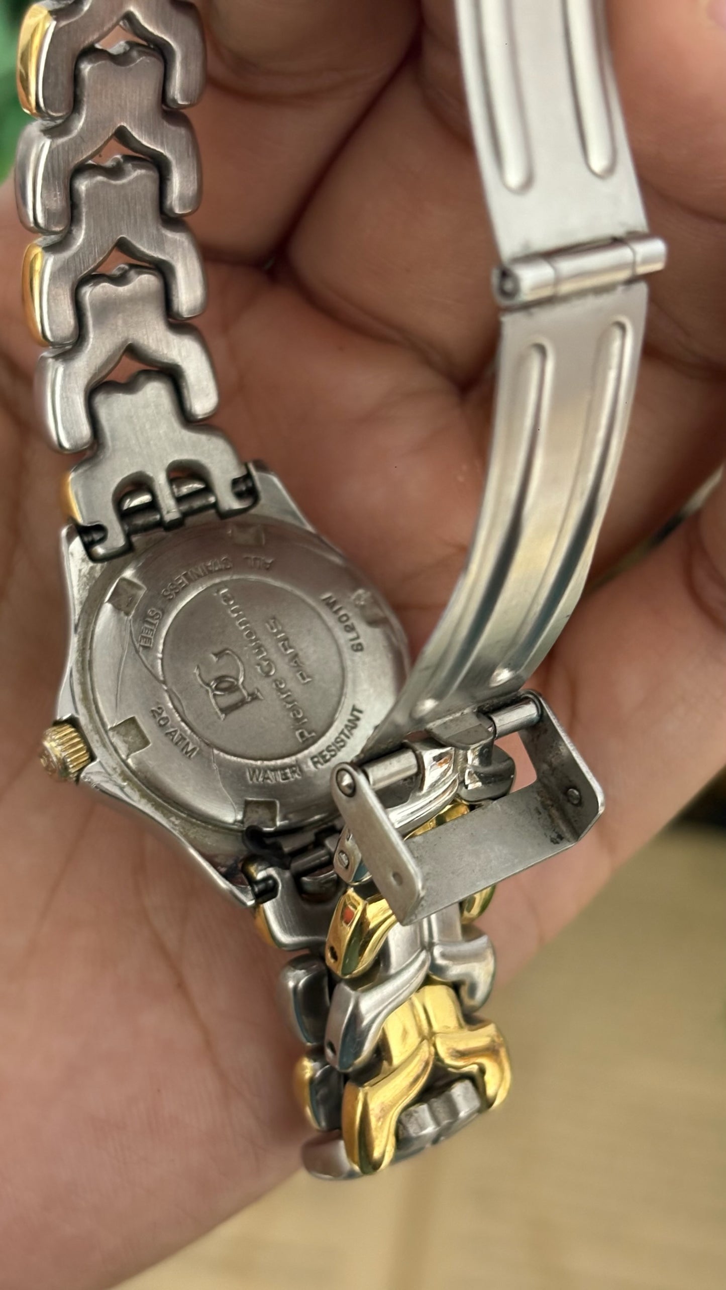 Vintage Pierre Guionnet Paris Professional 200 Meters Diver Watch with Date Window in Two-Tone White Dial Quartz