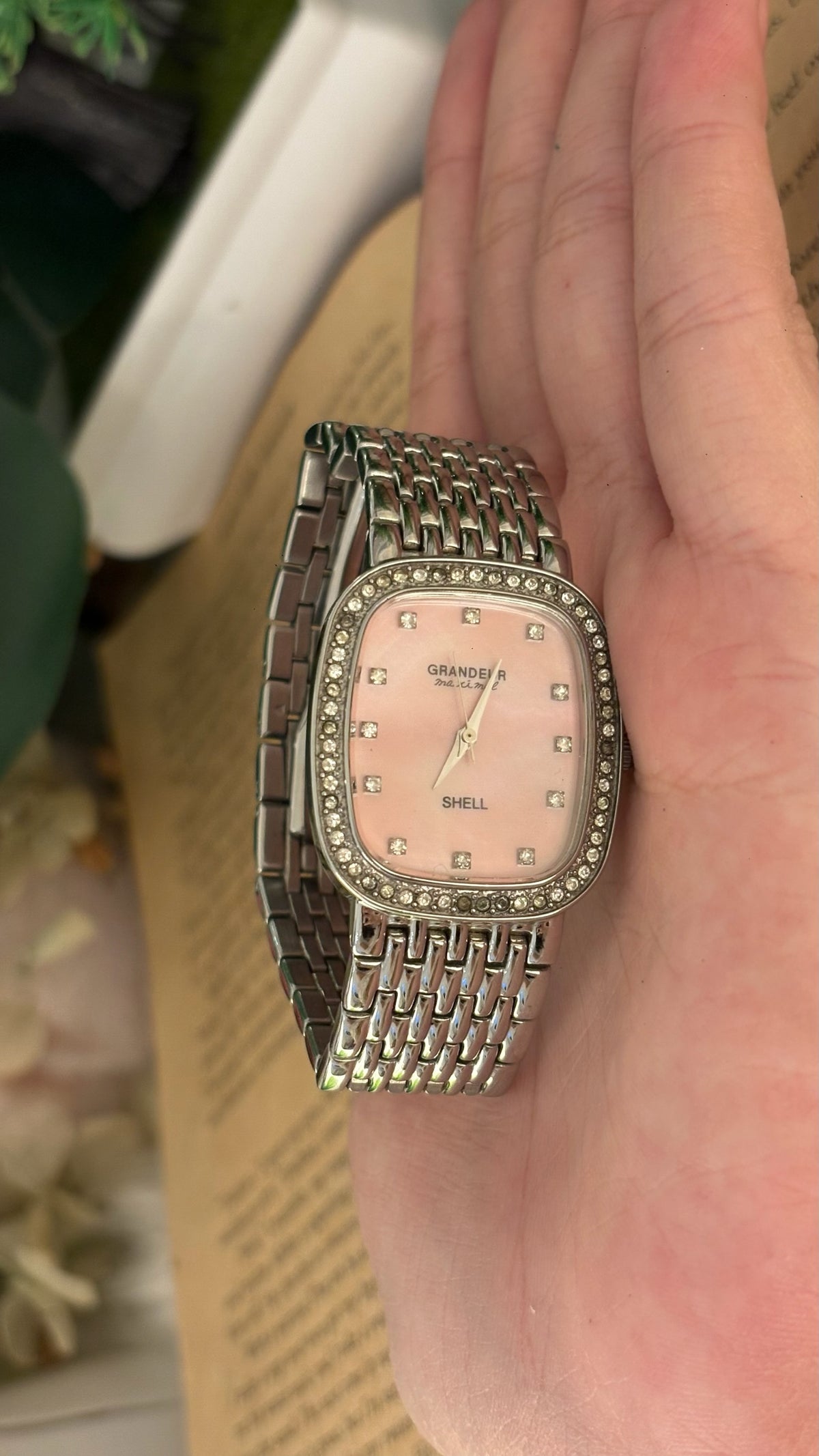 Rare Vintage Grandeur Shell Pink Mother of Pearl Dress Watch in Silver Tone Quartz