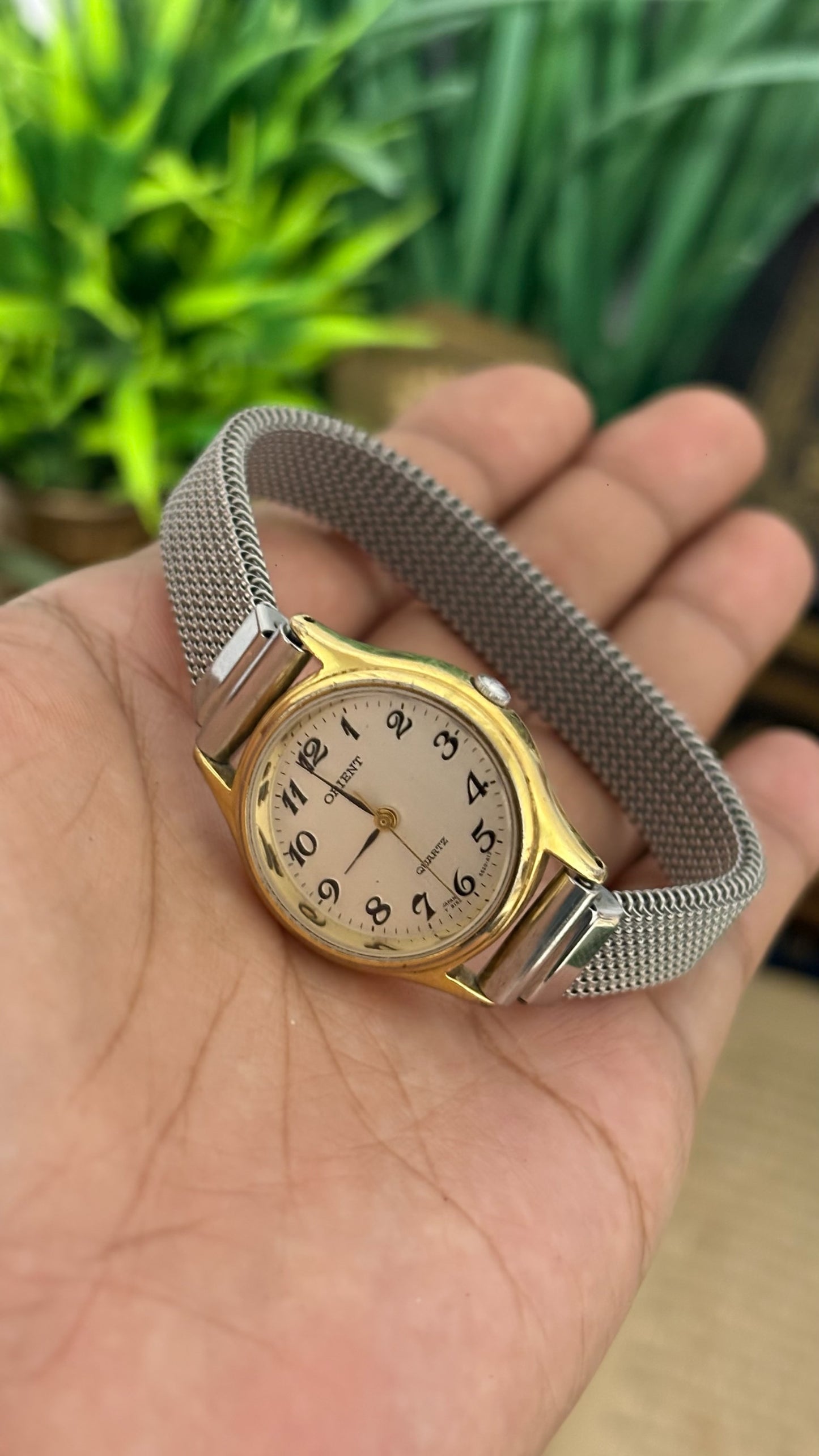 Vintage Orient By Seiko Round Case Watch in Gold Tone Silver Mesh Strap White Dial Quartz
