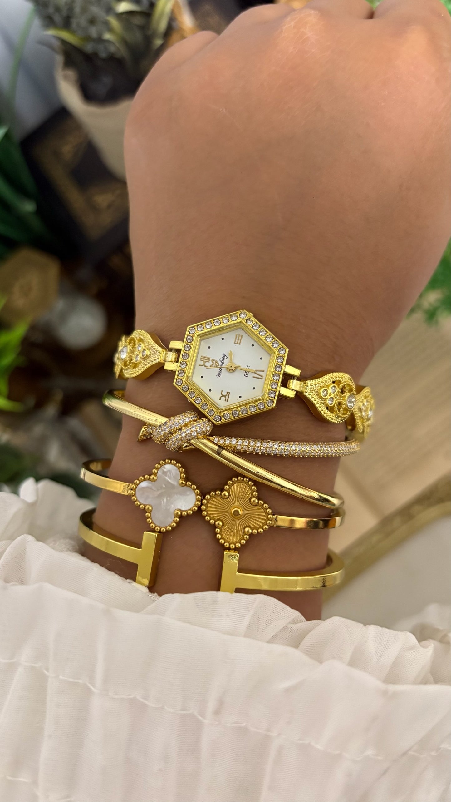 Vintage Mantieg Hexagonal Studded Bezel Watch with Heart Filigree Links in Gold Tone White Dial Quartz