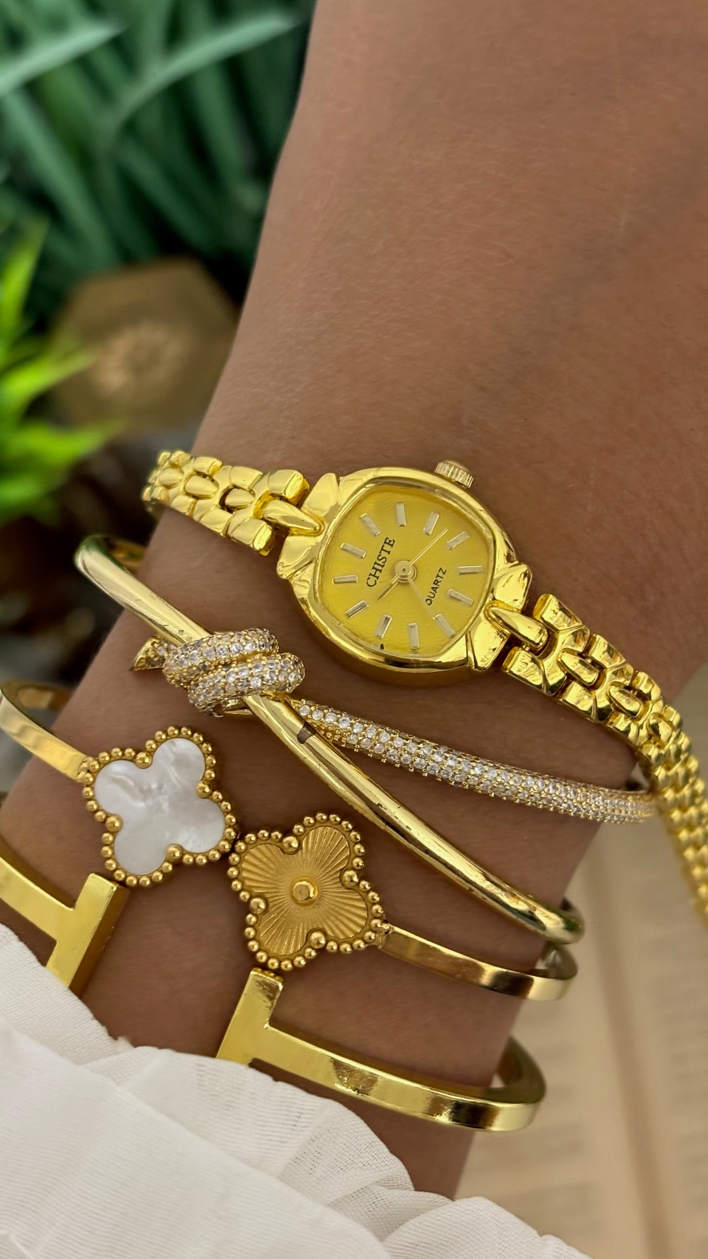 Vintage Chiste Cushion Case Bracelet Watch in Gold Tone Champagne Yellow Dial Quartz