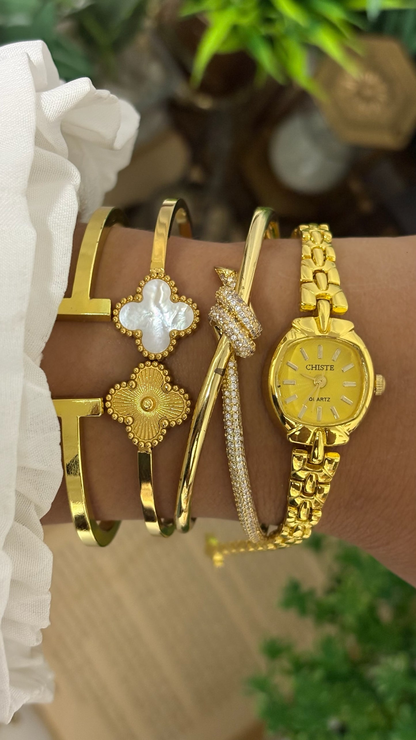 Vintage Chiste Cushion Case Bracelet Watch in Gold Tone Champagne Yellow Dial Quartz