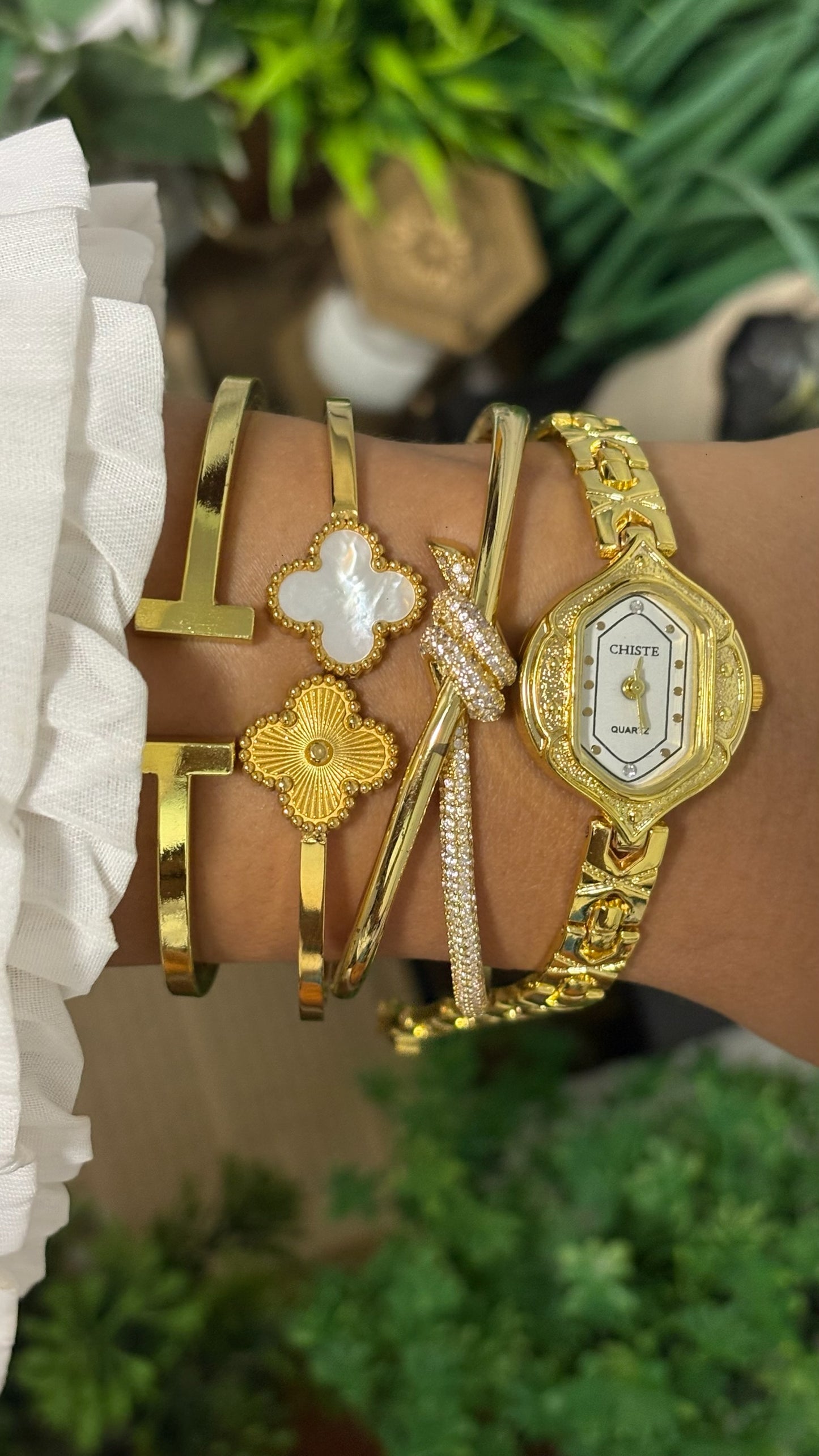 Vintage Chiste Elongated Hexagonal Filigree Case Bracelet Watch in Gold Tone White Dial Quartz