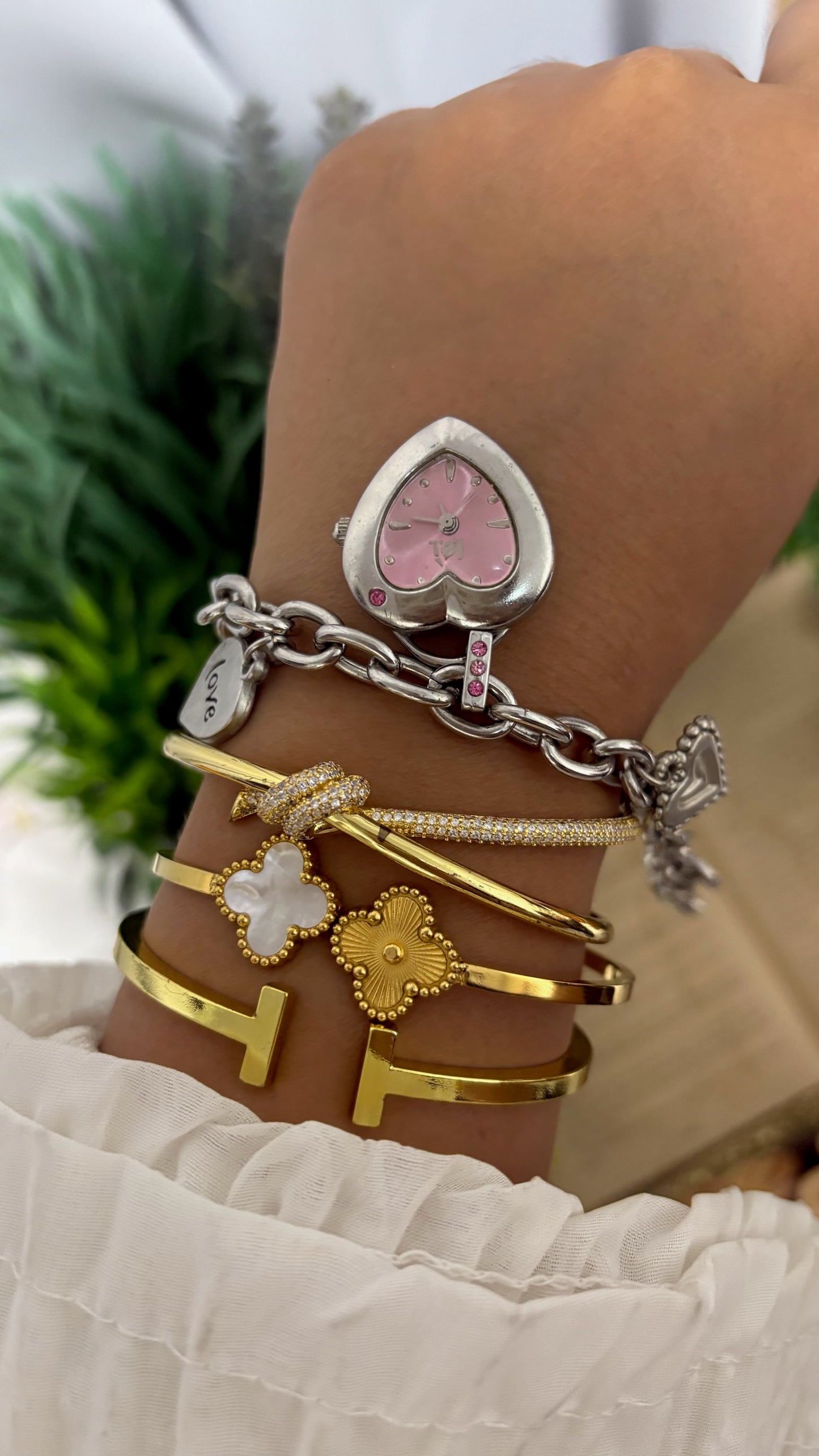 Vintage lei Heart Shaped Charm Bracelet Watch with Pink Accents in Silver Tone Pink Dial Quartz