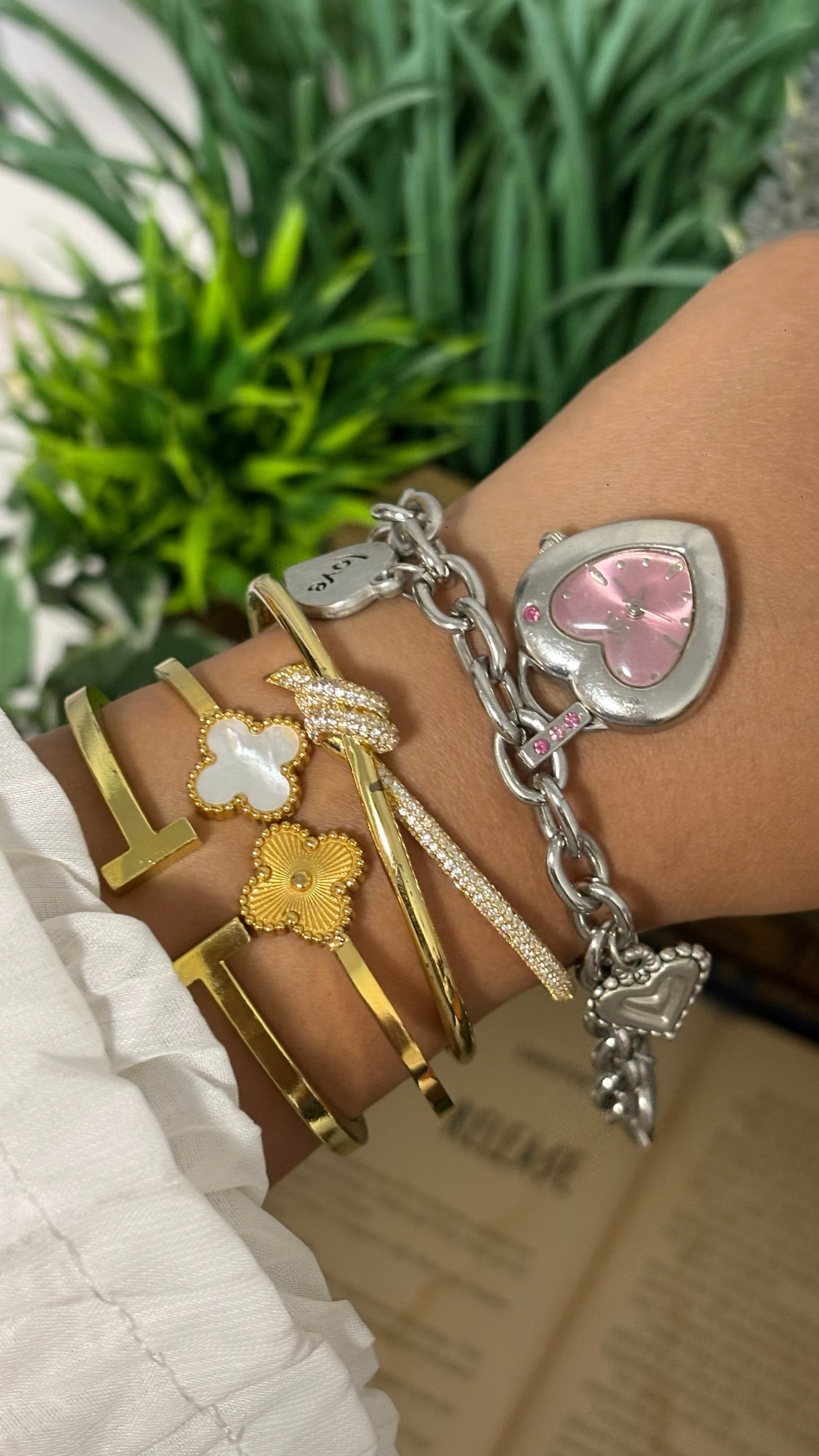 Vintage lei Heart Shaped Charm Bracelet Watch with Pink Accents in Silver Tone Pink Dial Quartz