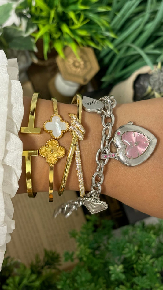 Vintage lei Heart Shaped Charm Bracelet Watch with Pink Accents in Silver Tone Pink Dial Quartz