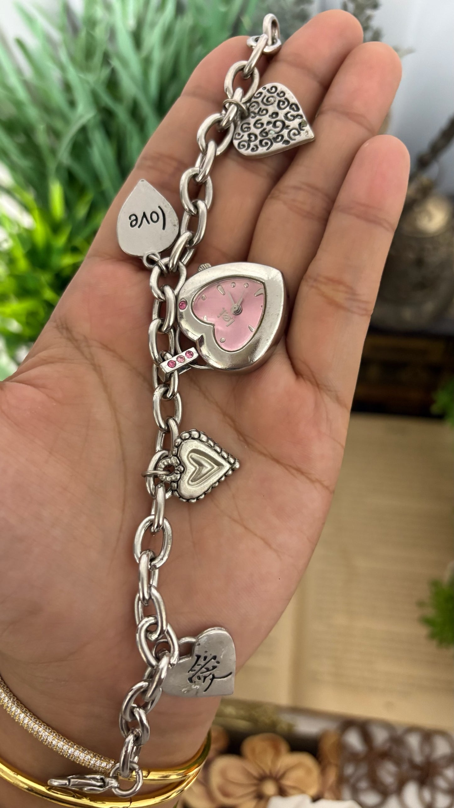 Vintage lei Heart Shaped Charm Bracelet Watch with Pink Accents in Silver Tone Pink Dial Quartz